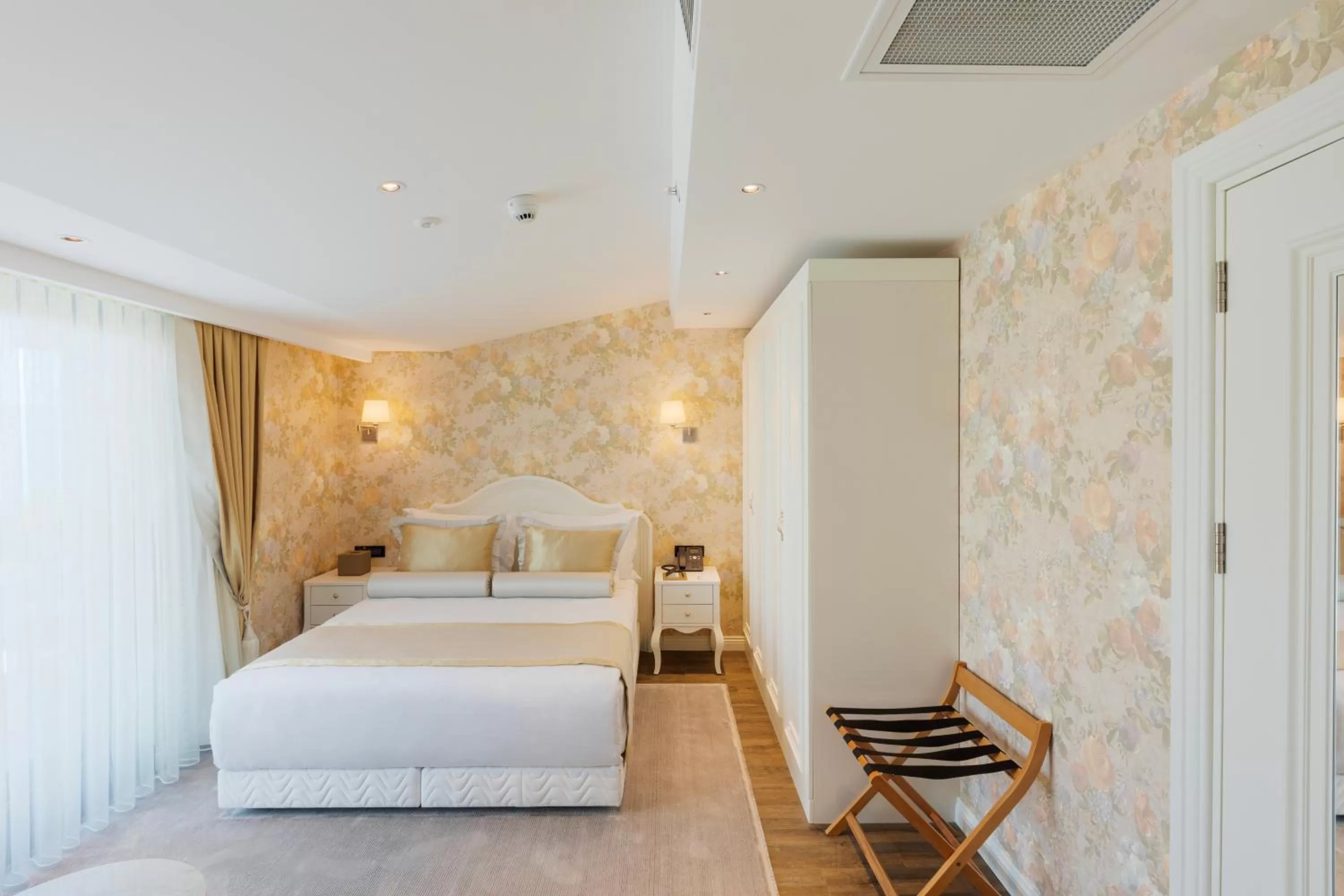 Bed in Hallmark Hotel & SPA Istanbul