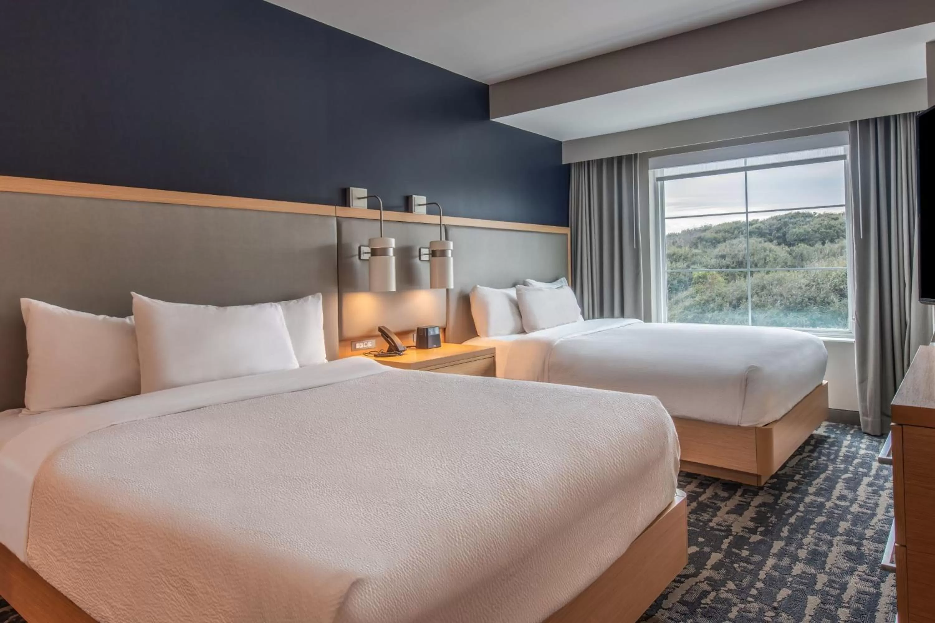 Photo of the whole room, Bed in Residence Inn by Marriott Jekyll Island