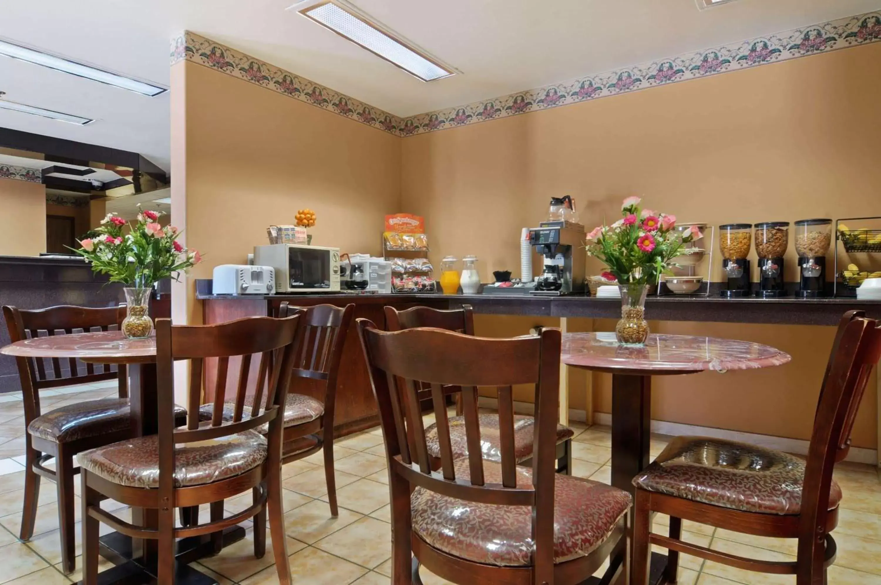 Restaurant/places to eat in Microtel Inn and Suites Clarksville Restaurant/places to eat in Microtel Inn and Suites Clarksville