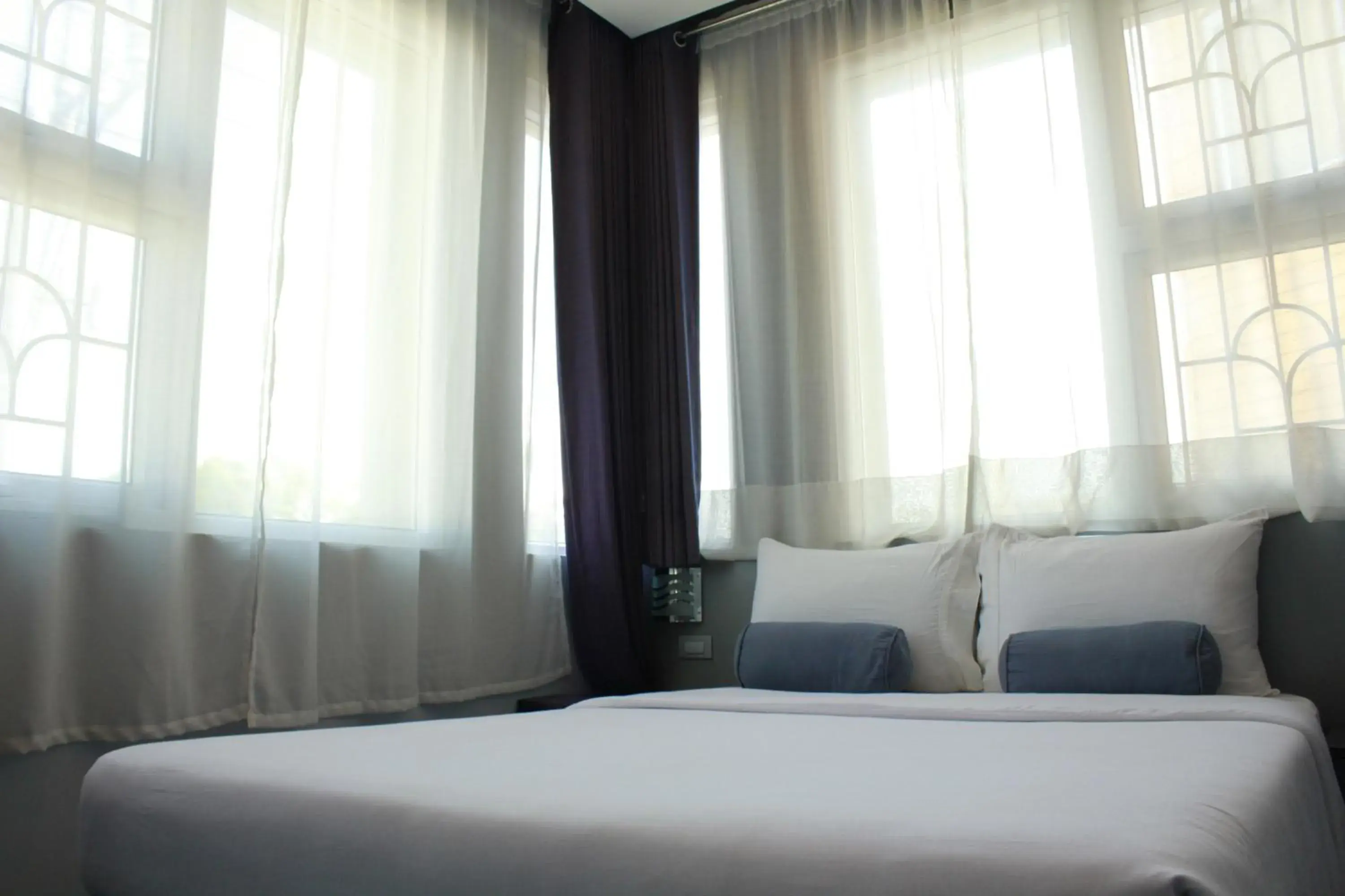 Day, Bed in Leez Inn Malate