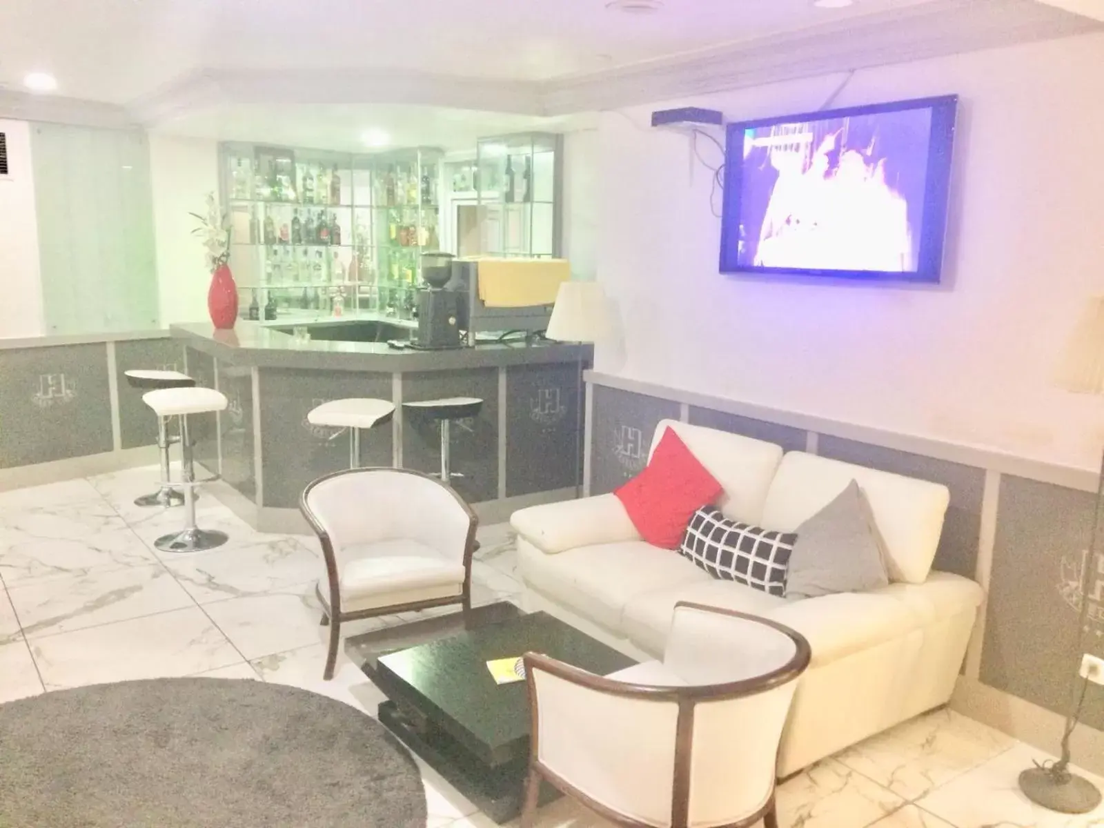 Communal lounge/ TV room, Lounge/Bar in Hotel Excelsior