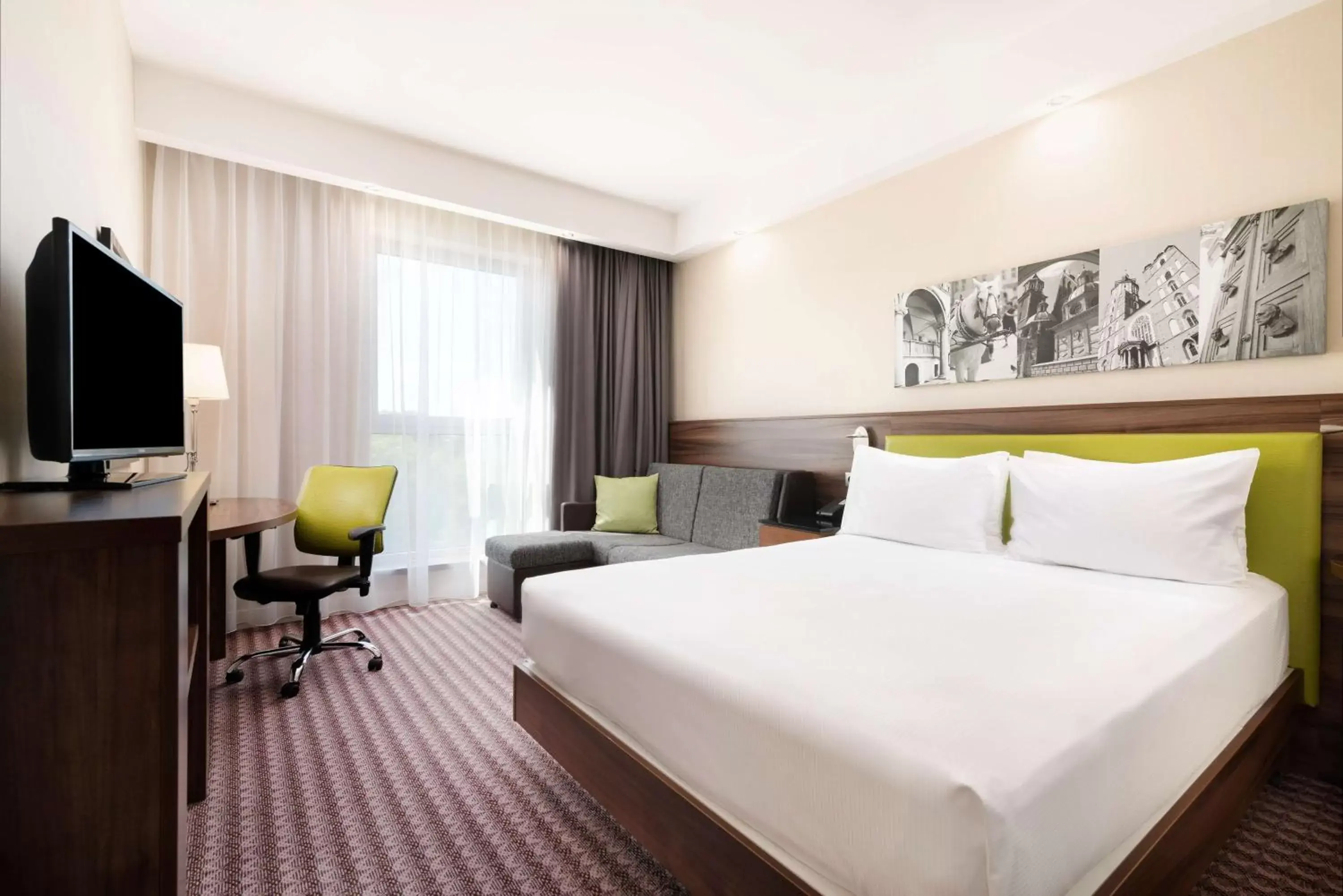 Living room, Bed in Hampton by Hilton Krakow