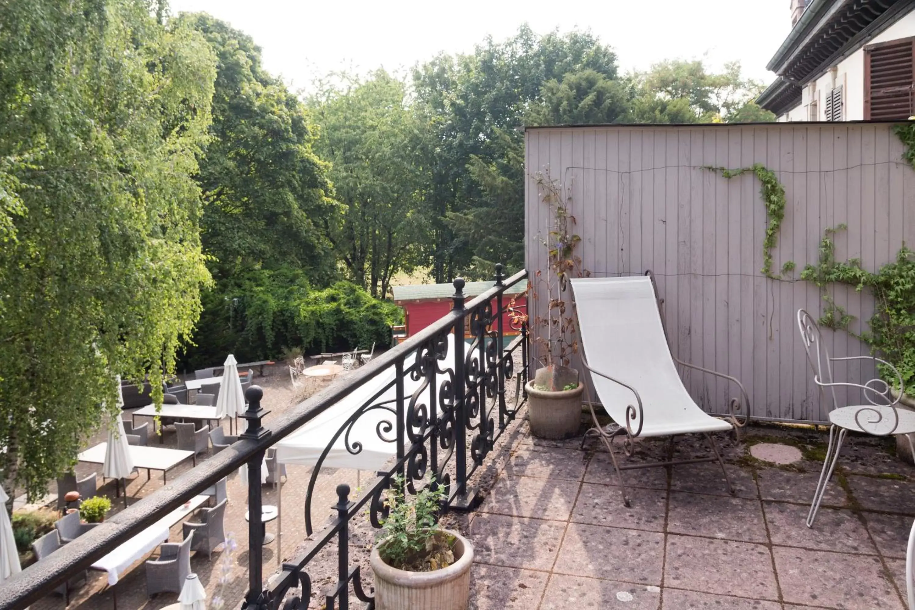 Balcony/Terrace in Domaine de Beaupré - Hotel The Originals Relais