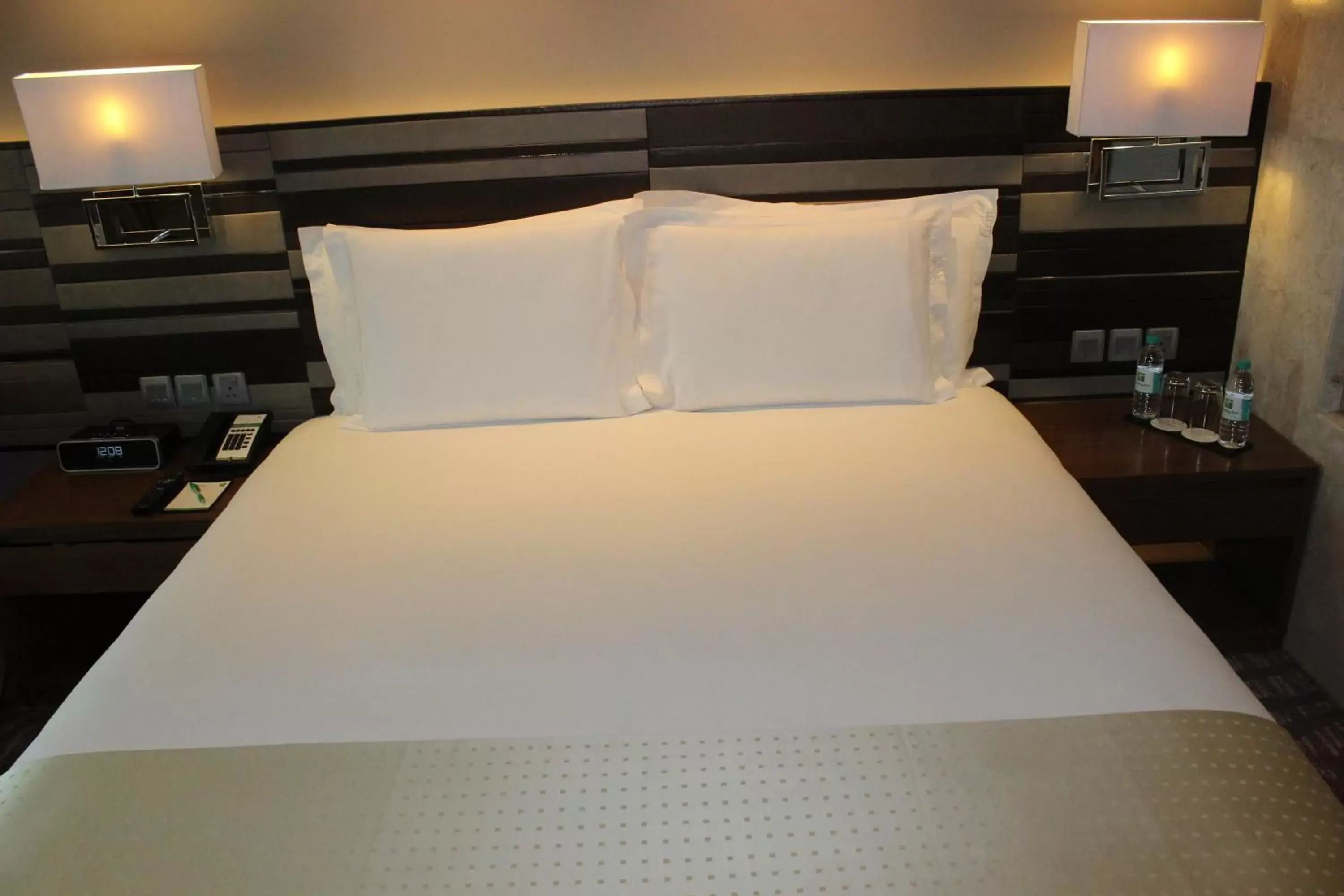 Bed in Holiday Inn Jaipur City Centre, an IHG Hotel