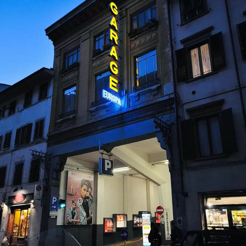 Parking, Property Building in B&B Dimora Sassetti 6