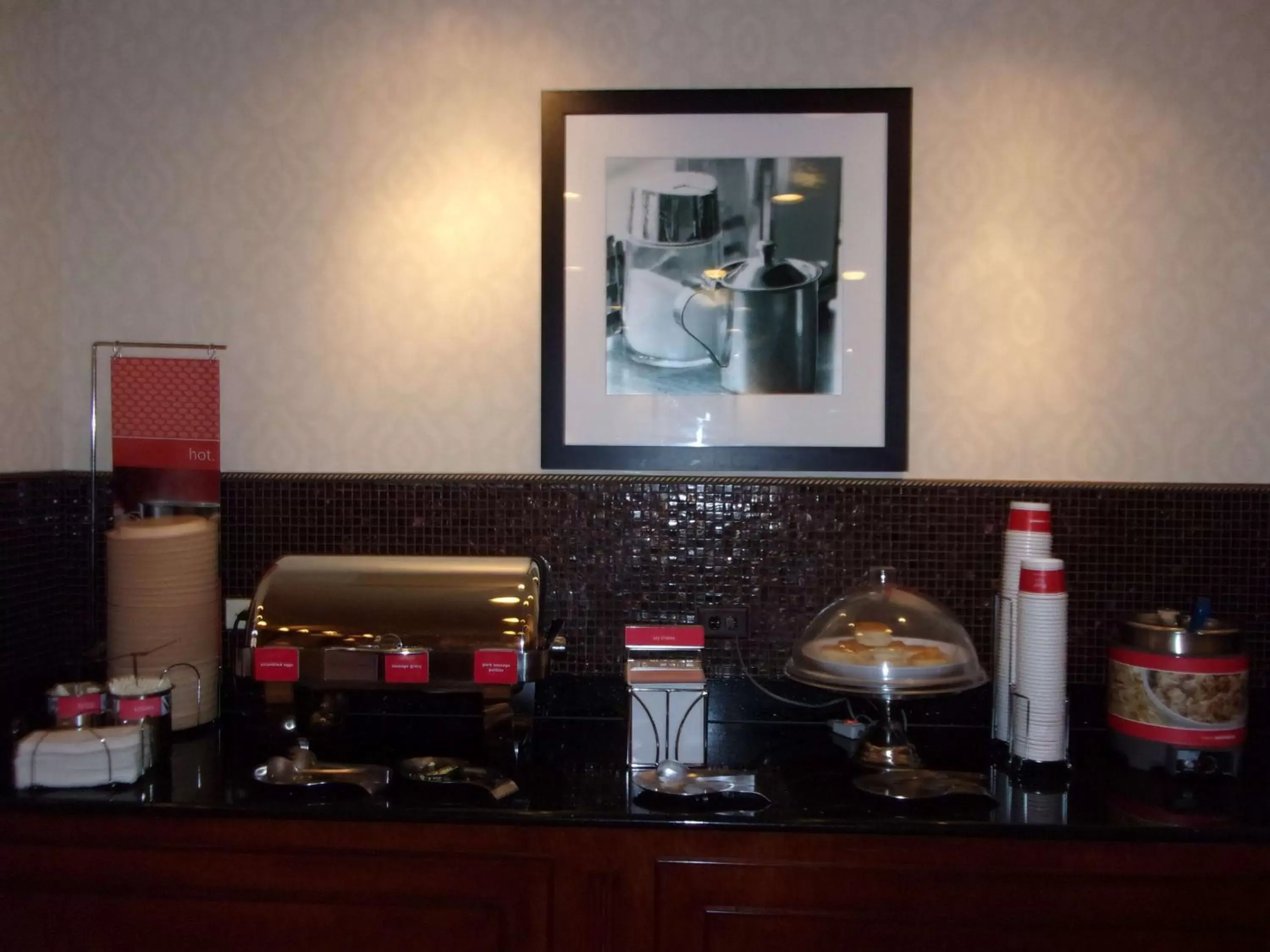Breakfast, Kitchen/Kitchenette in Hampton Inn & Suites Bolingbrook