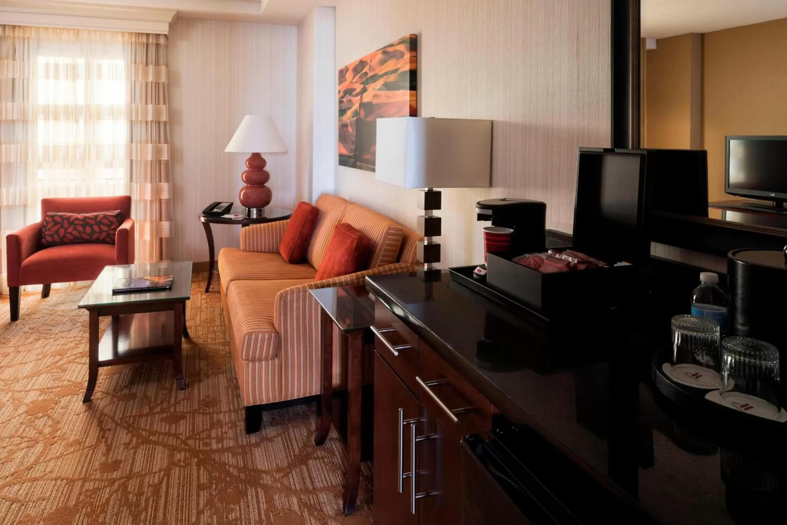 Living room, Seating Area in Minneapolis Marriott Northwest