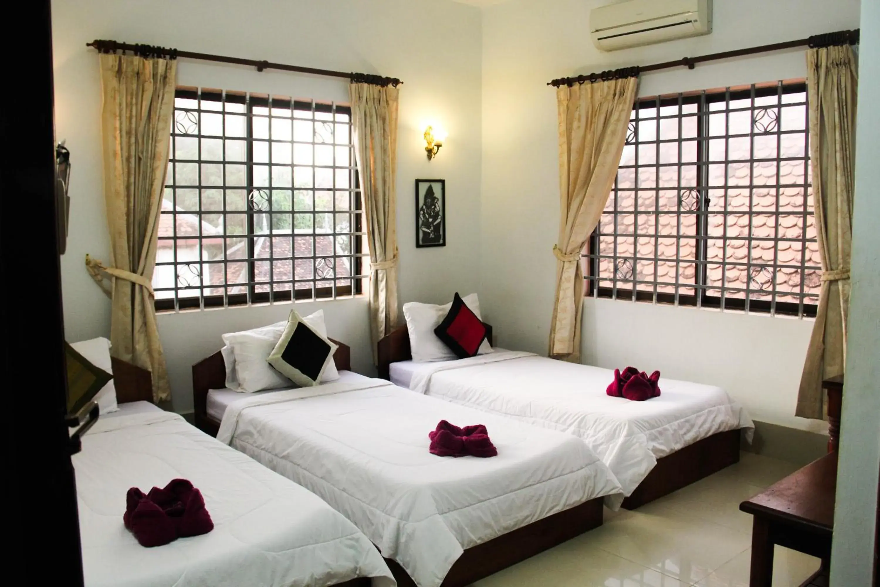 Photo of the whole room, Bed in Tropical Breeze Guesthouse