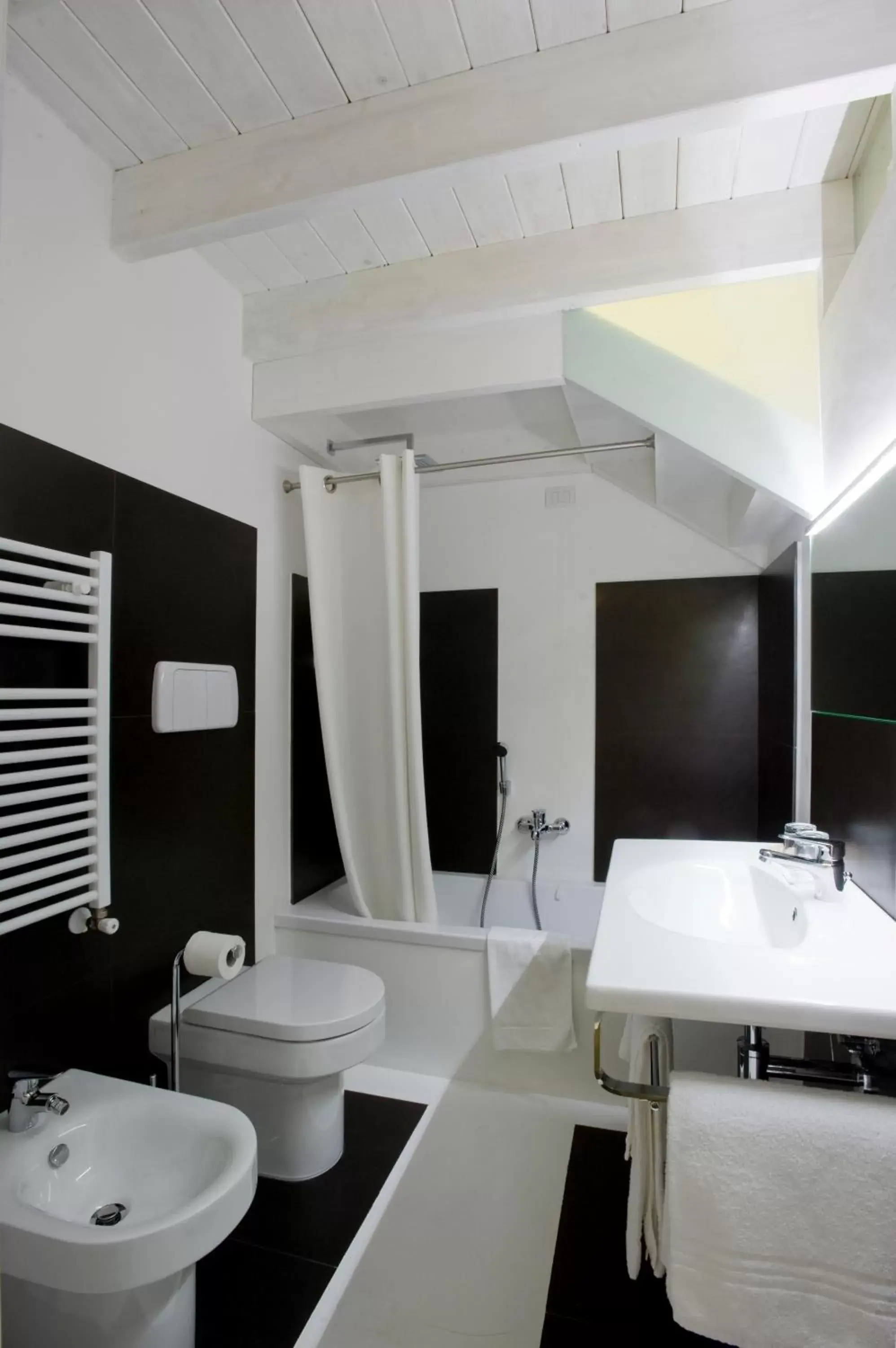 Bathroom in Basiliani Hotel