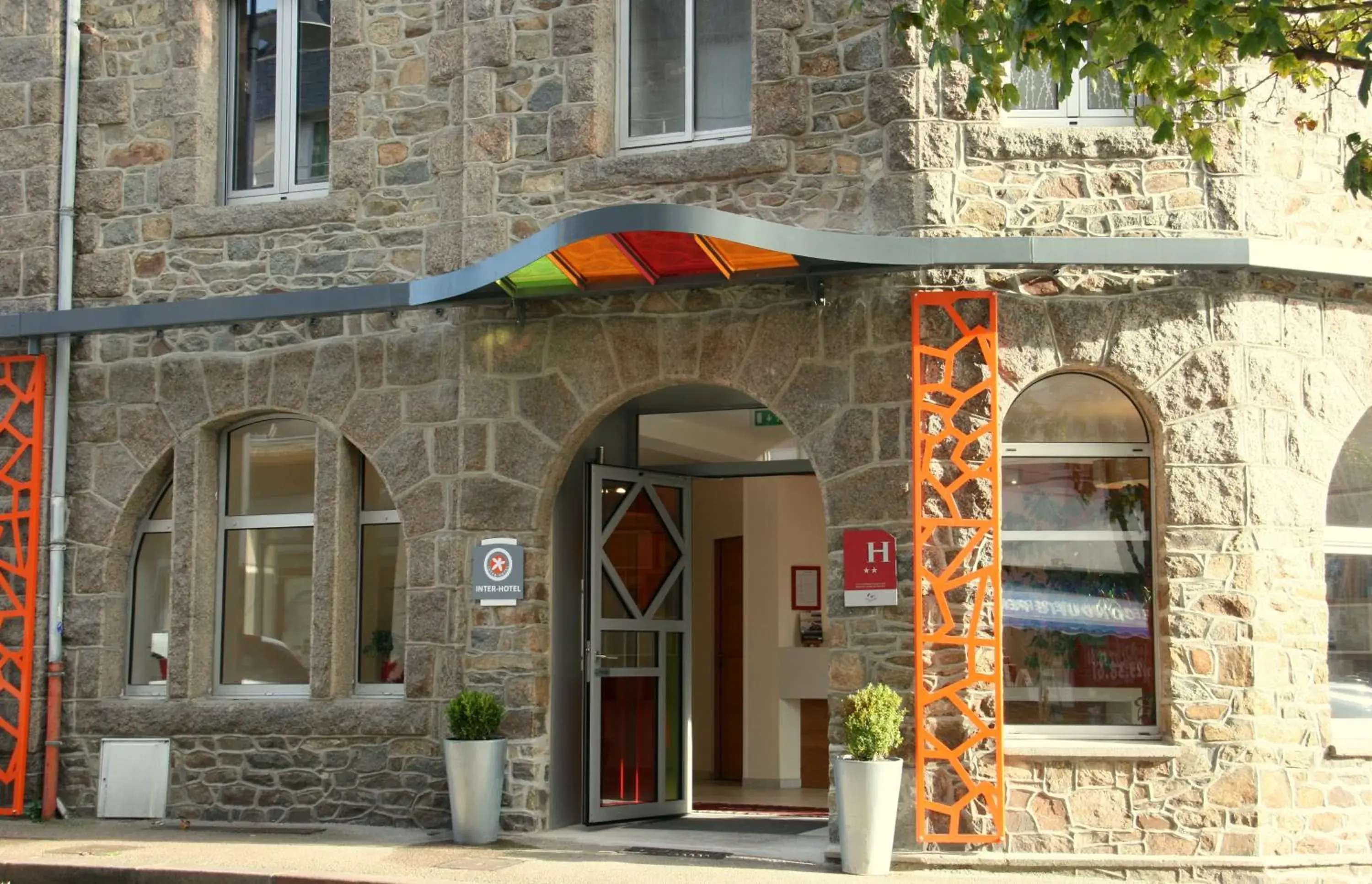 Facade/entrance in Hotel de Perros, The Originals Boutique (Inter-Hotel)