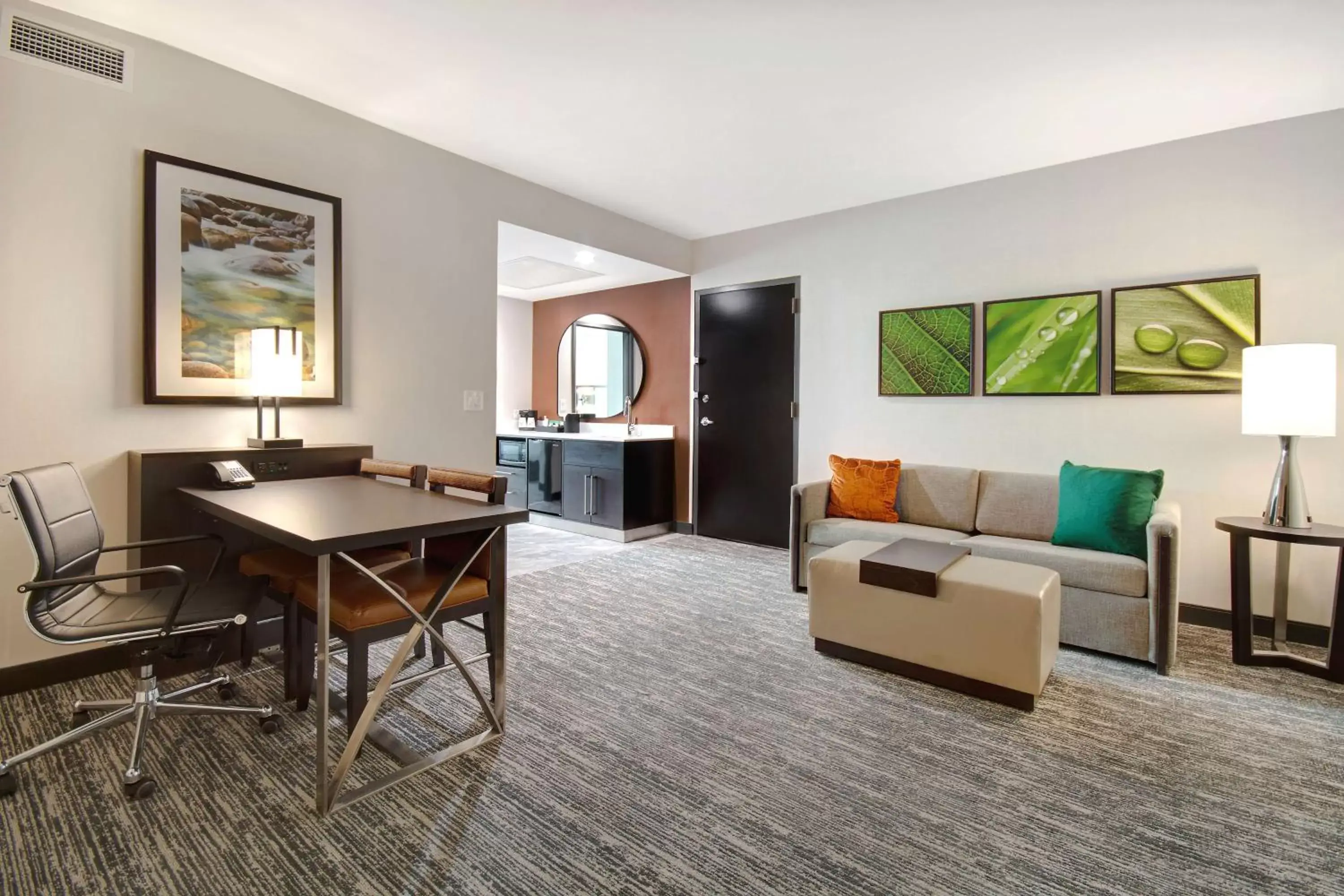 Living room, Seating Area in Embassy Suites By Hilton Alpharetta Halcyon