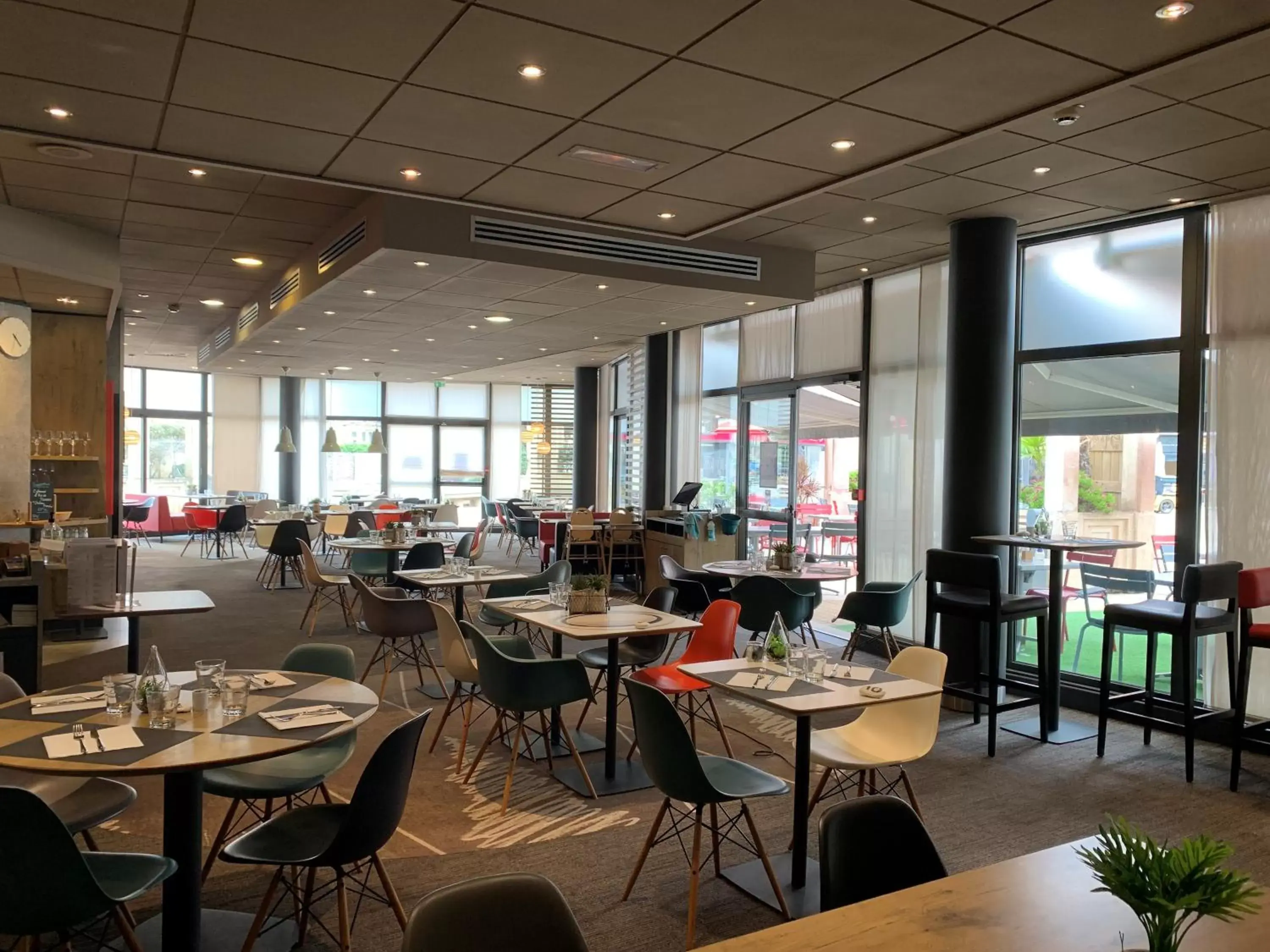 Restaurant/Places to Eat in ibis La Baule Pornichet Plage