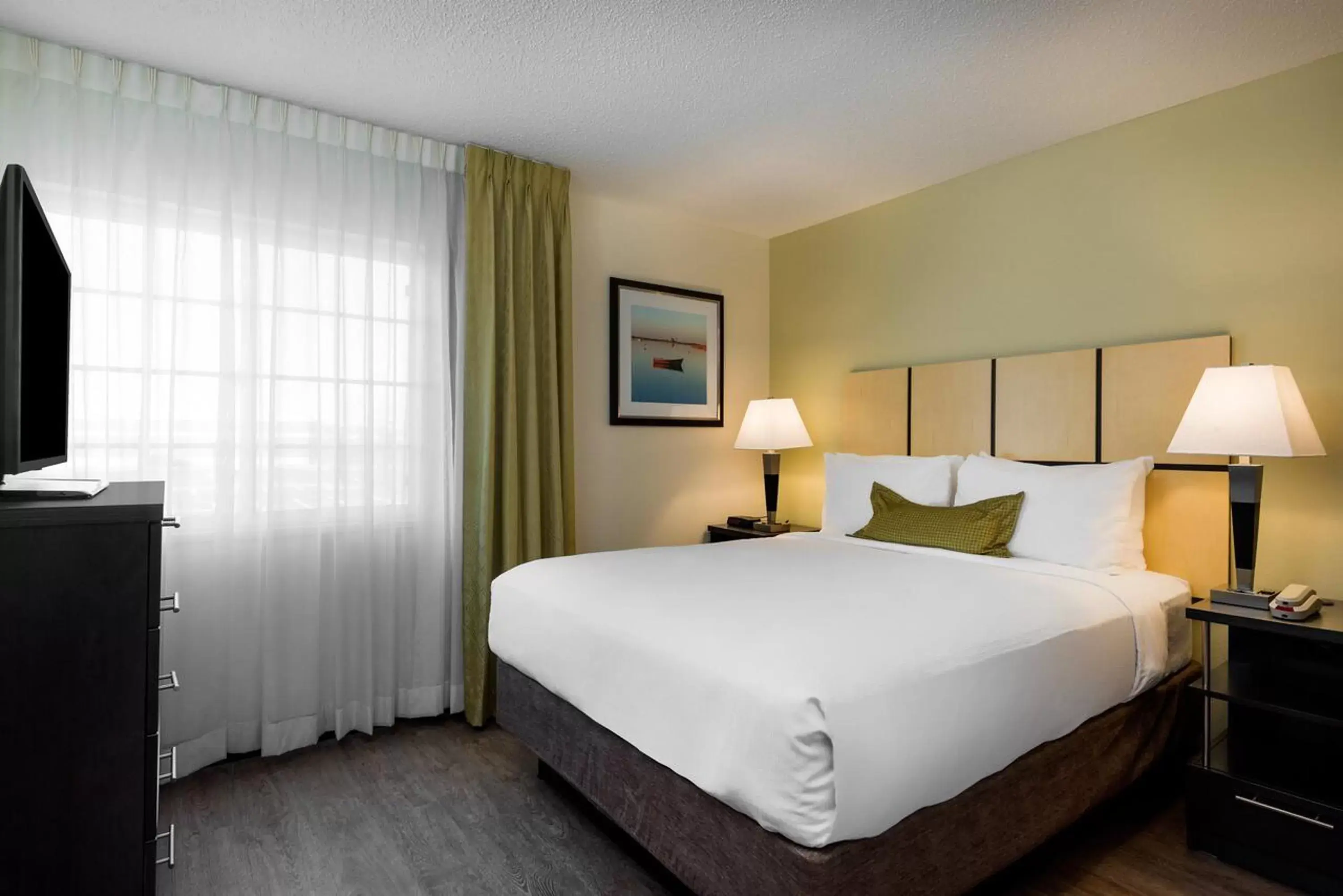 Photo of the whole room, Bed in Candlewood Suites Richmond West End Short Pump, an IHG Hotel