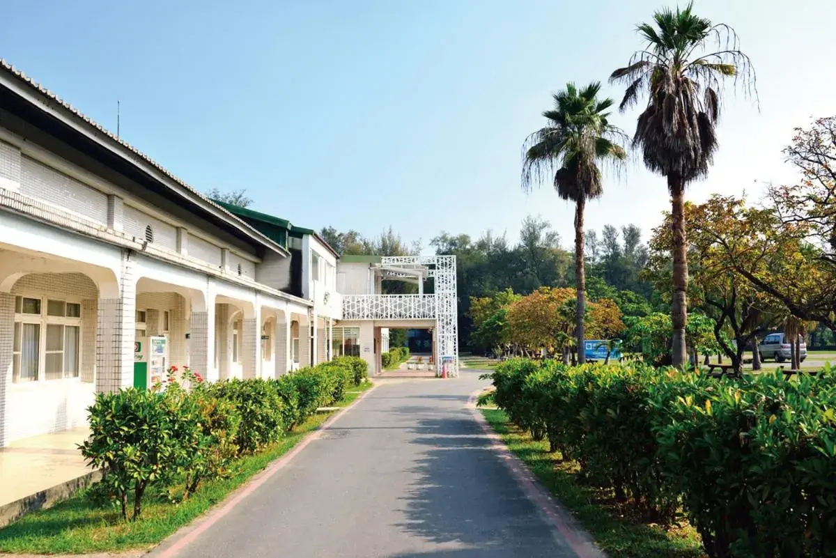 Property Building in Chengching Lakeside Resort