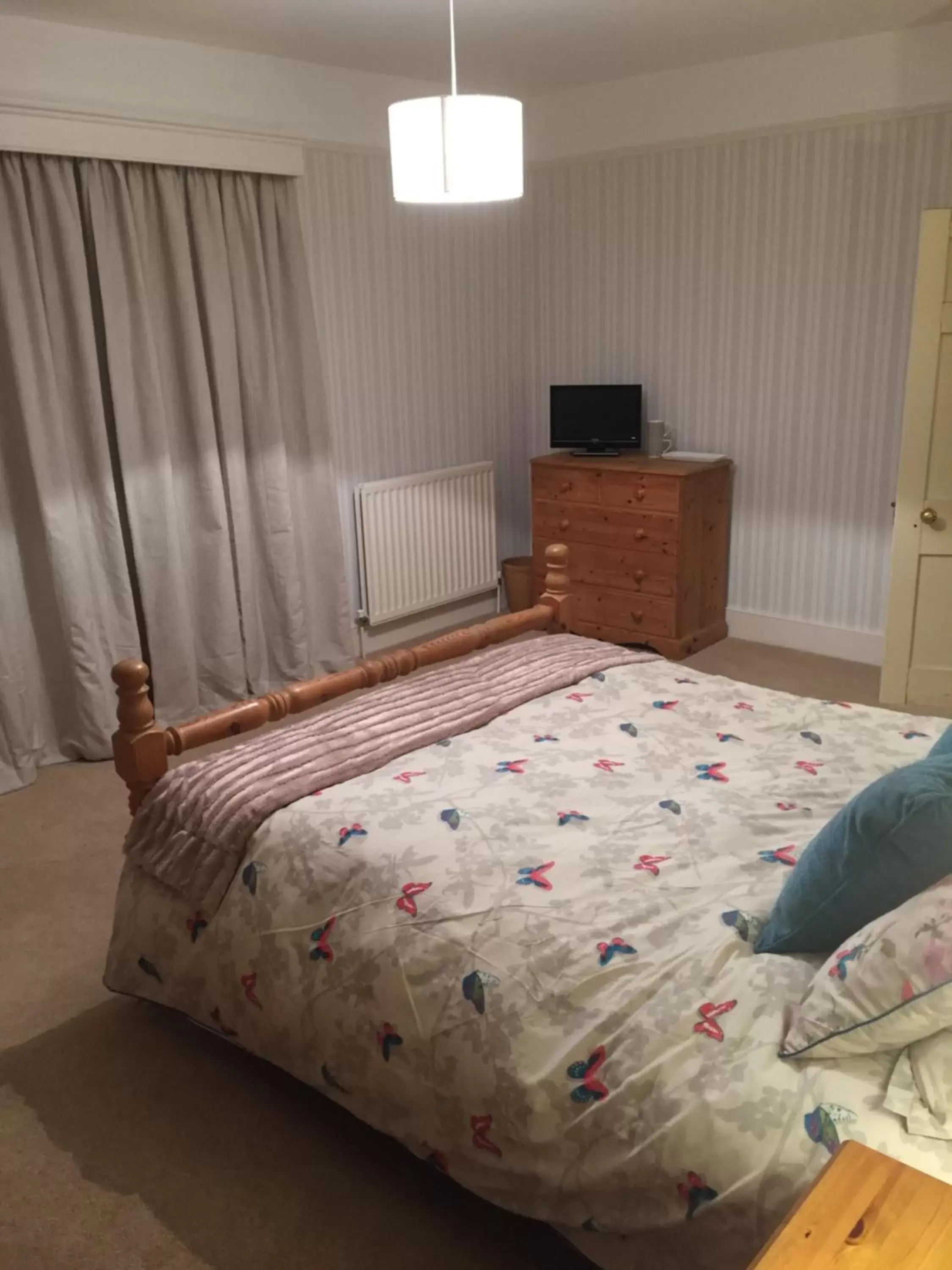 Photo of the whole room, Bed in Church Farm