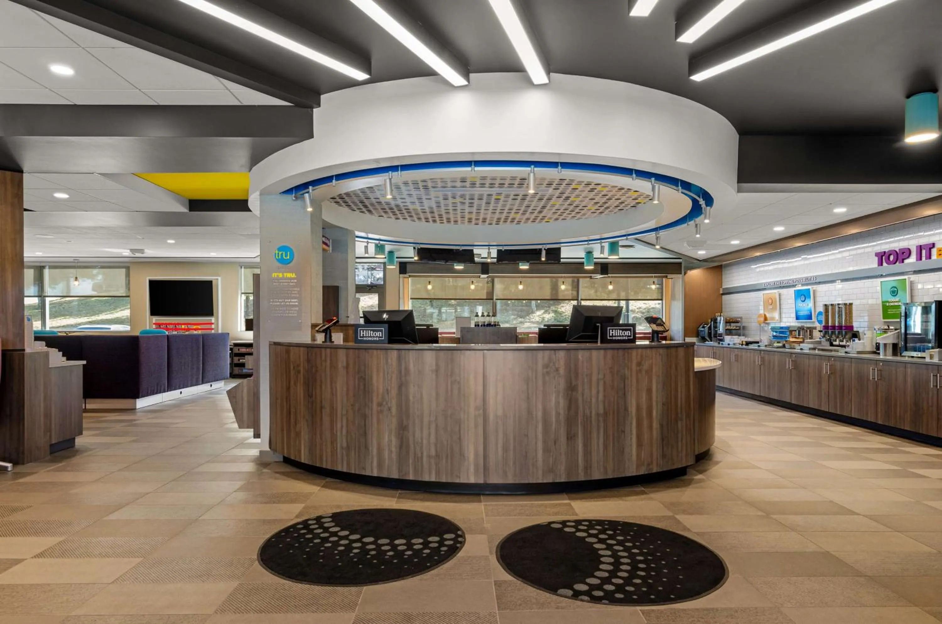Lobby or reception in Tru By Hilton Christiansburg