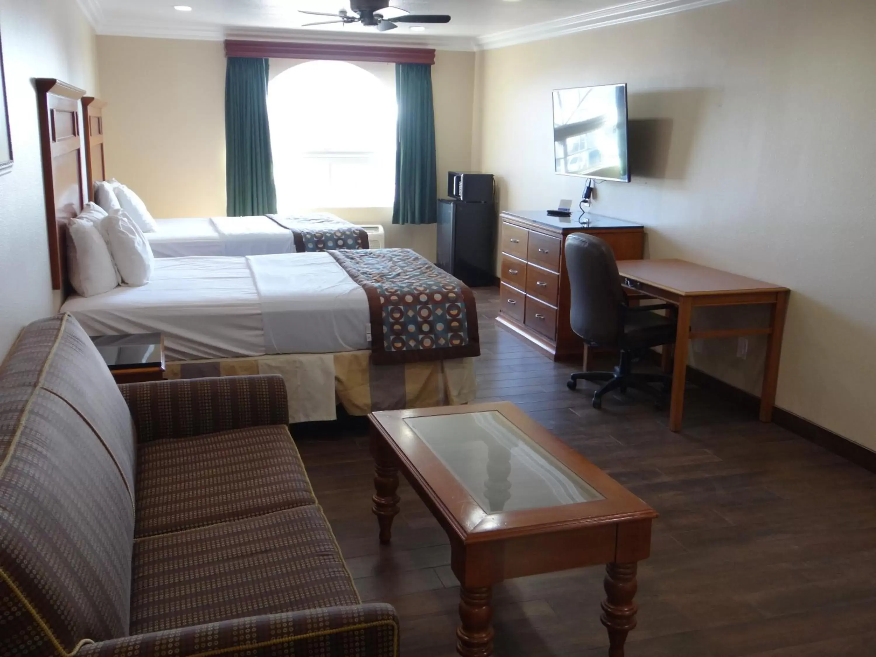 Bedroom, Bed in Rodeway Inn Cypress