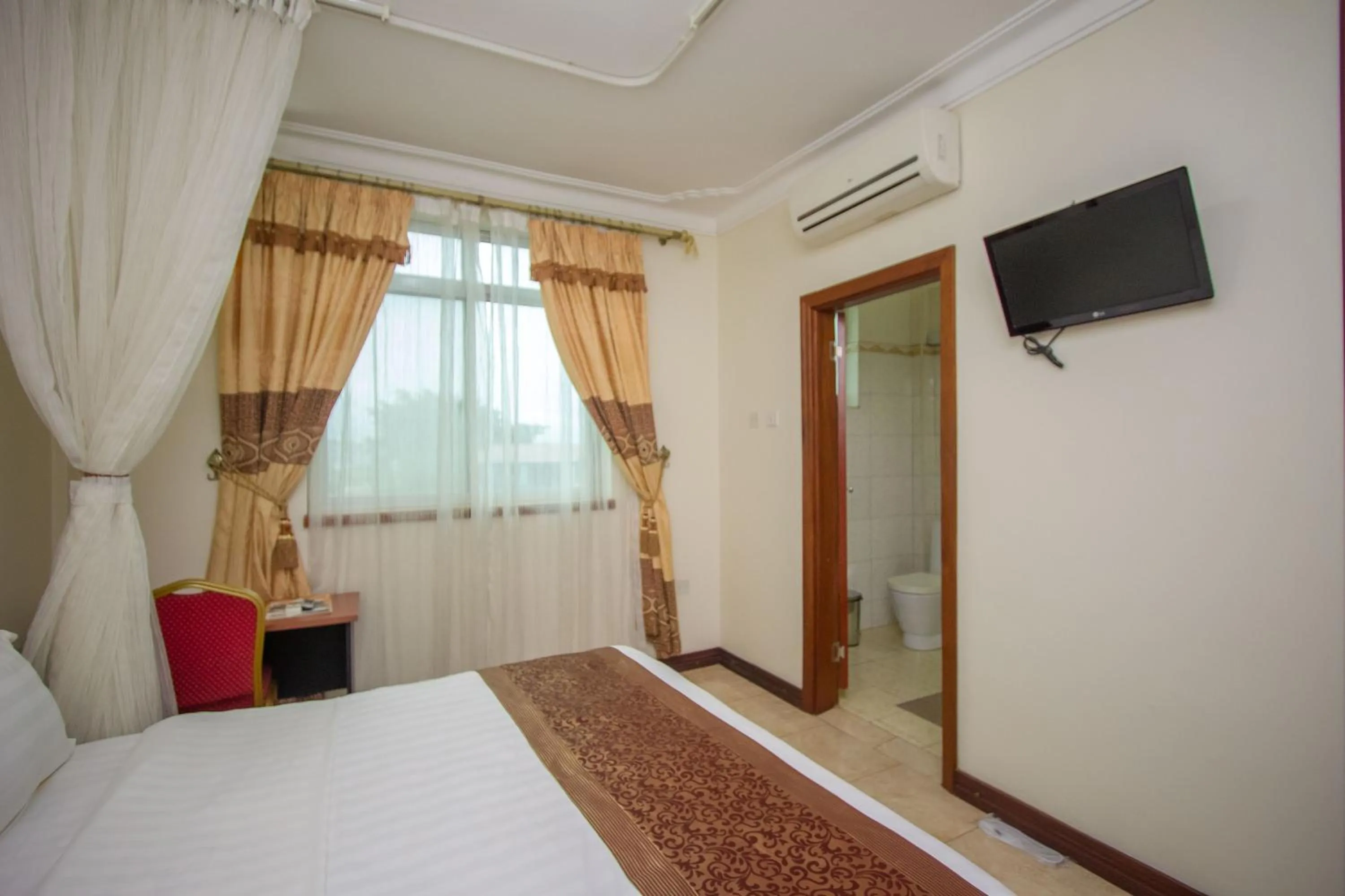 Photo of the whole room, TV/Entertainment Center in Casa Miltu Hotel