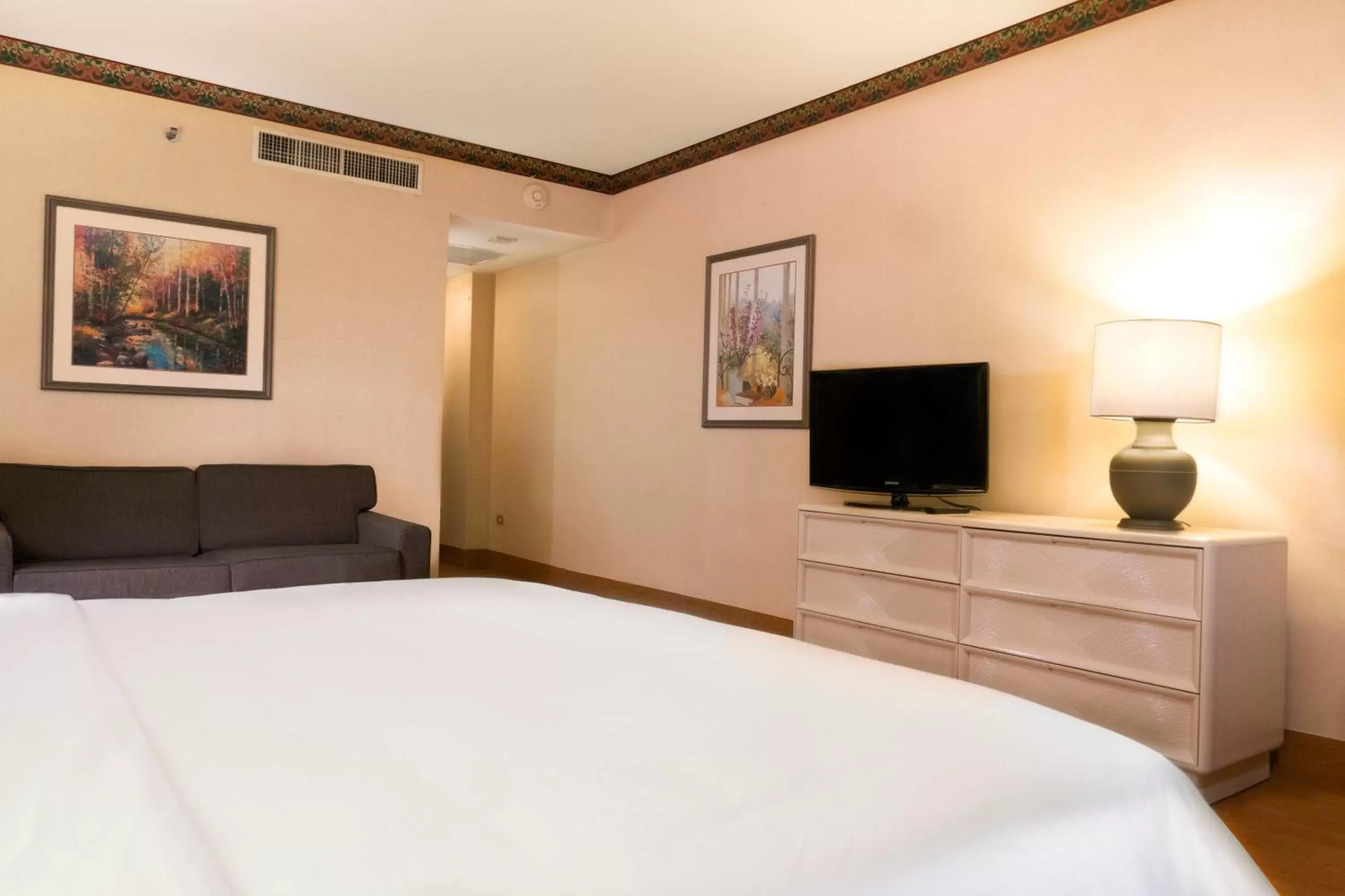 Photo of the whole room, Bed in Holiday Inn Express - Monterrey - Tecnologico, an IHG Hotel