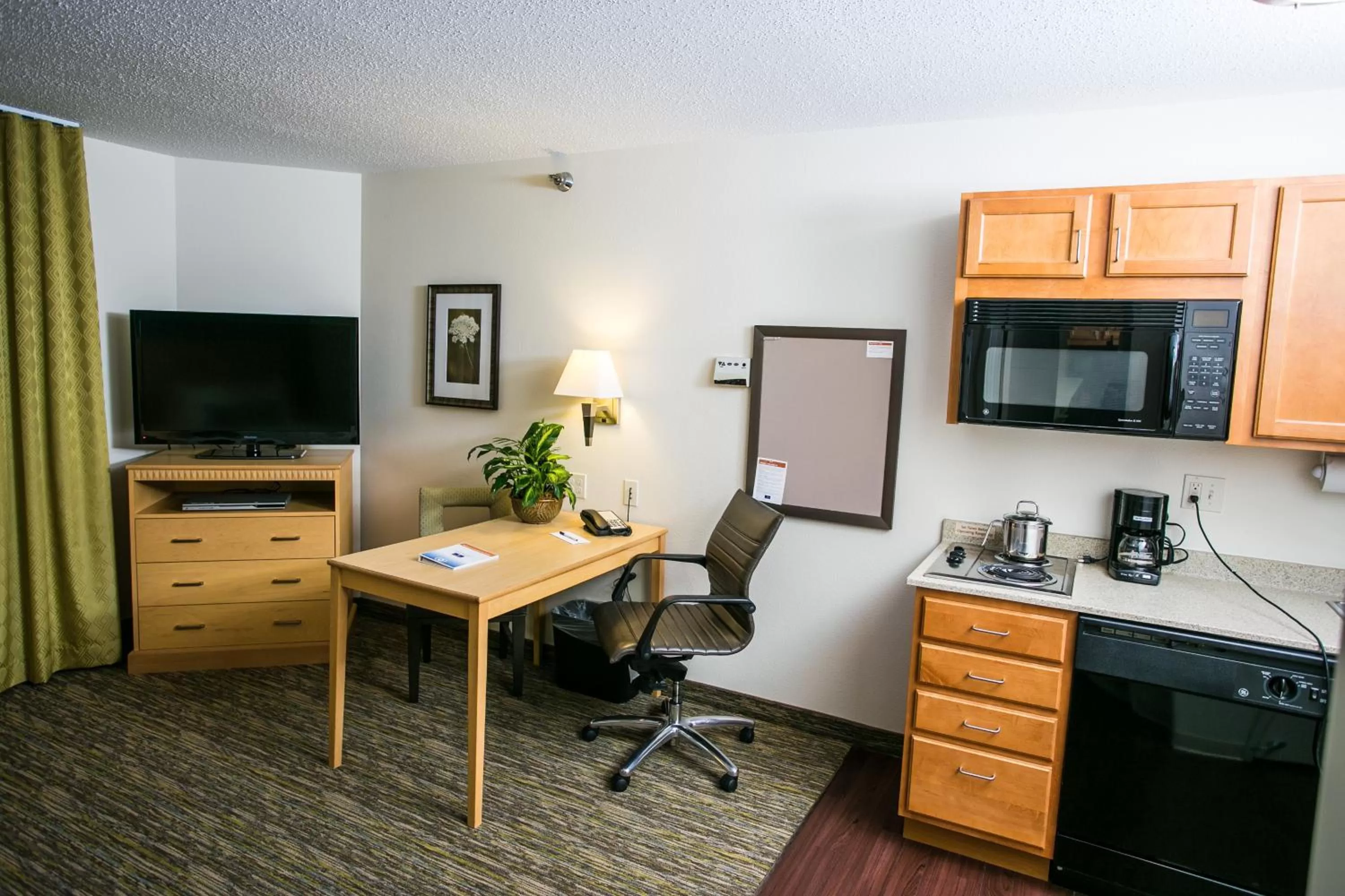 Photo of the whole room in Candlewood Suites Fargo-North Dakota State University by IHG