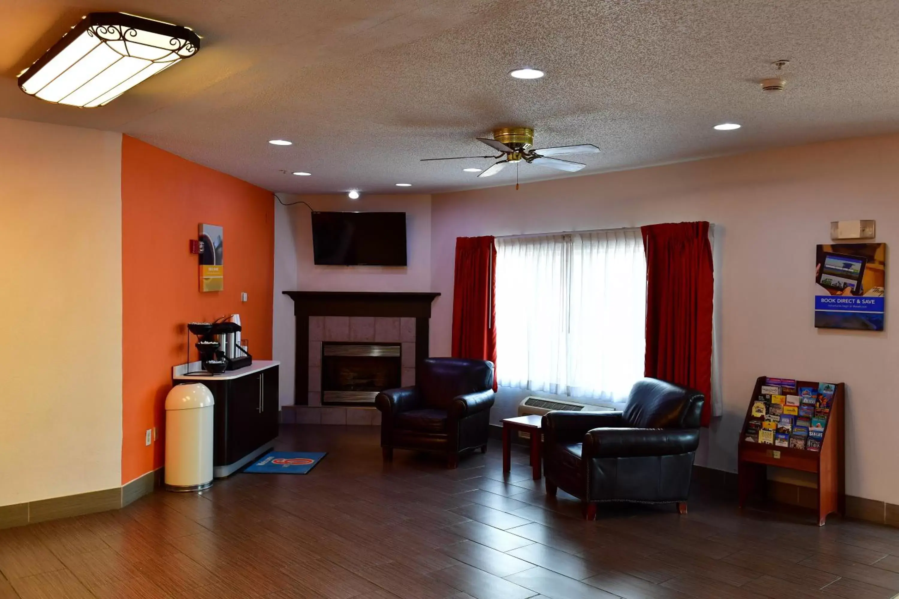 Lobby or reception, Lounge/Bar in Motel 6-Lincoln, NE