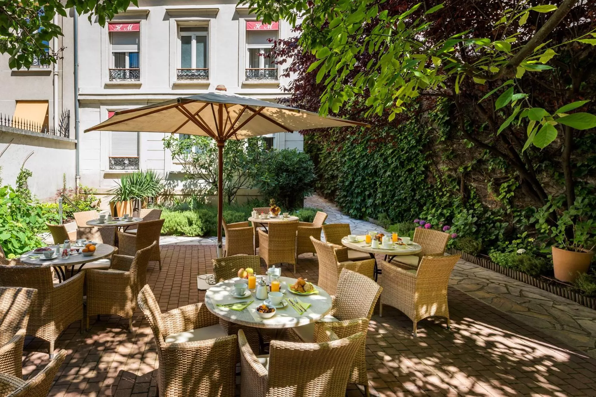 Day in Hôtel Magellan