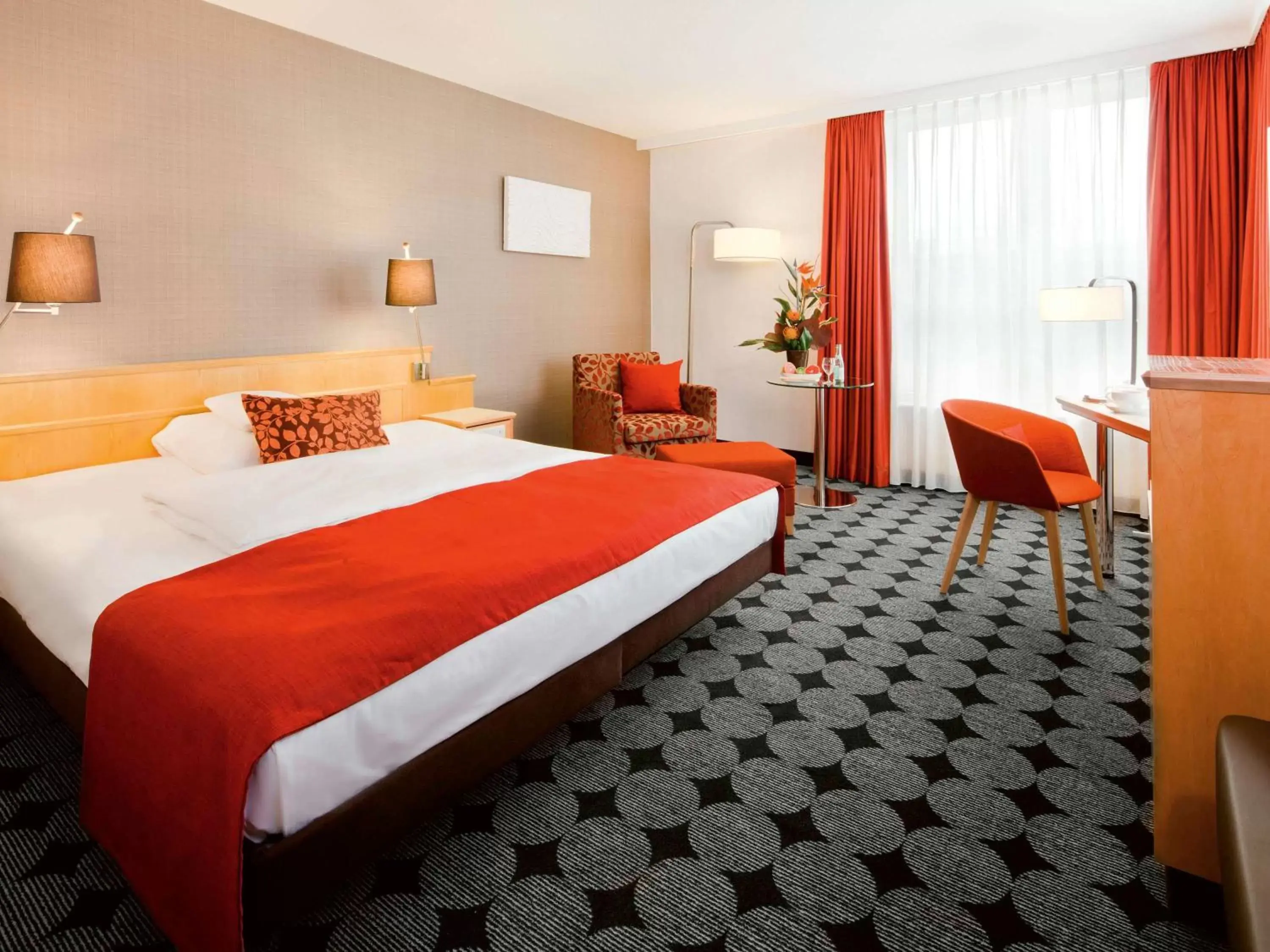 Photo of the whole room, Bed in Mövenpick Hotel Nürnberg Airport