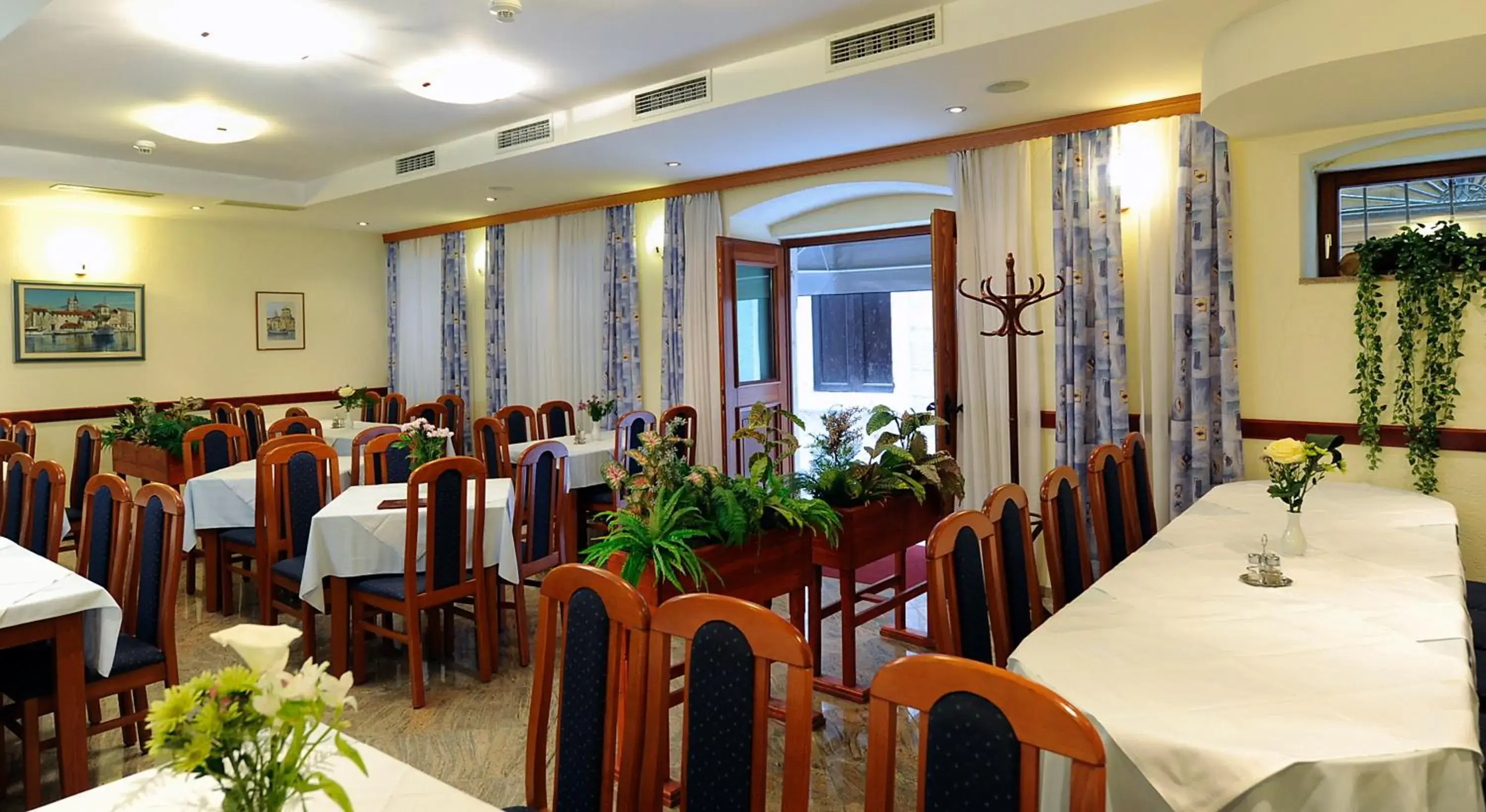 Restaurant/places to eat in Hotel Monika Restaurant/places to eat in Hotel Monika