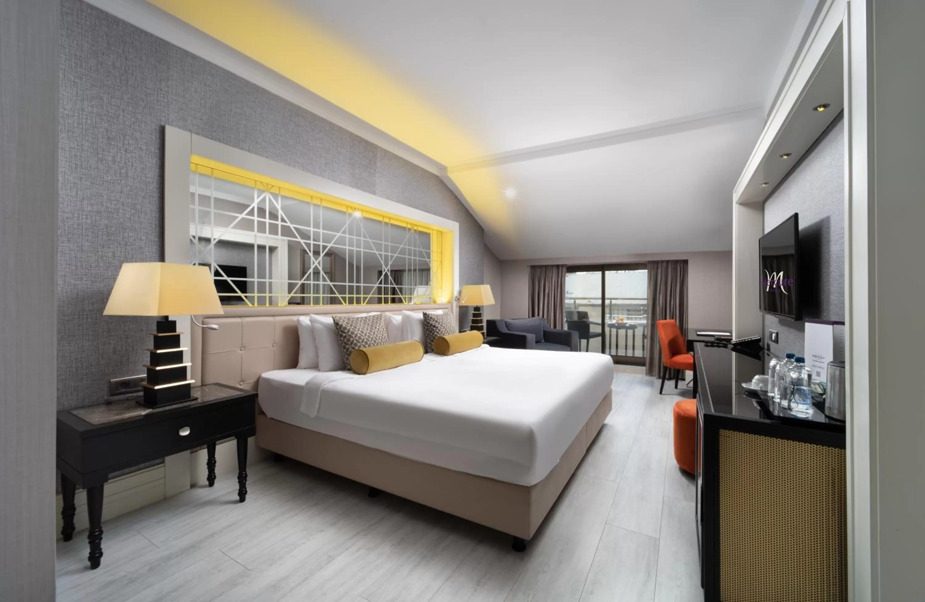 Photo of the whole room, Bed in Mercure Istanbul Bomonti