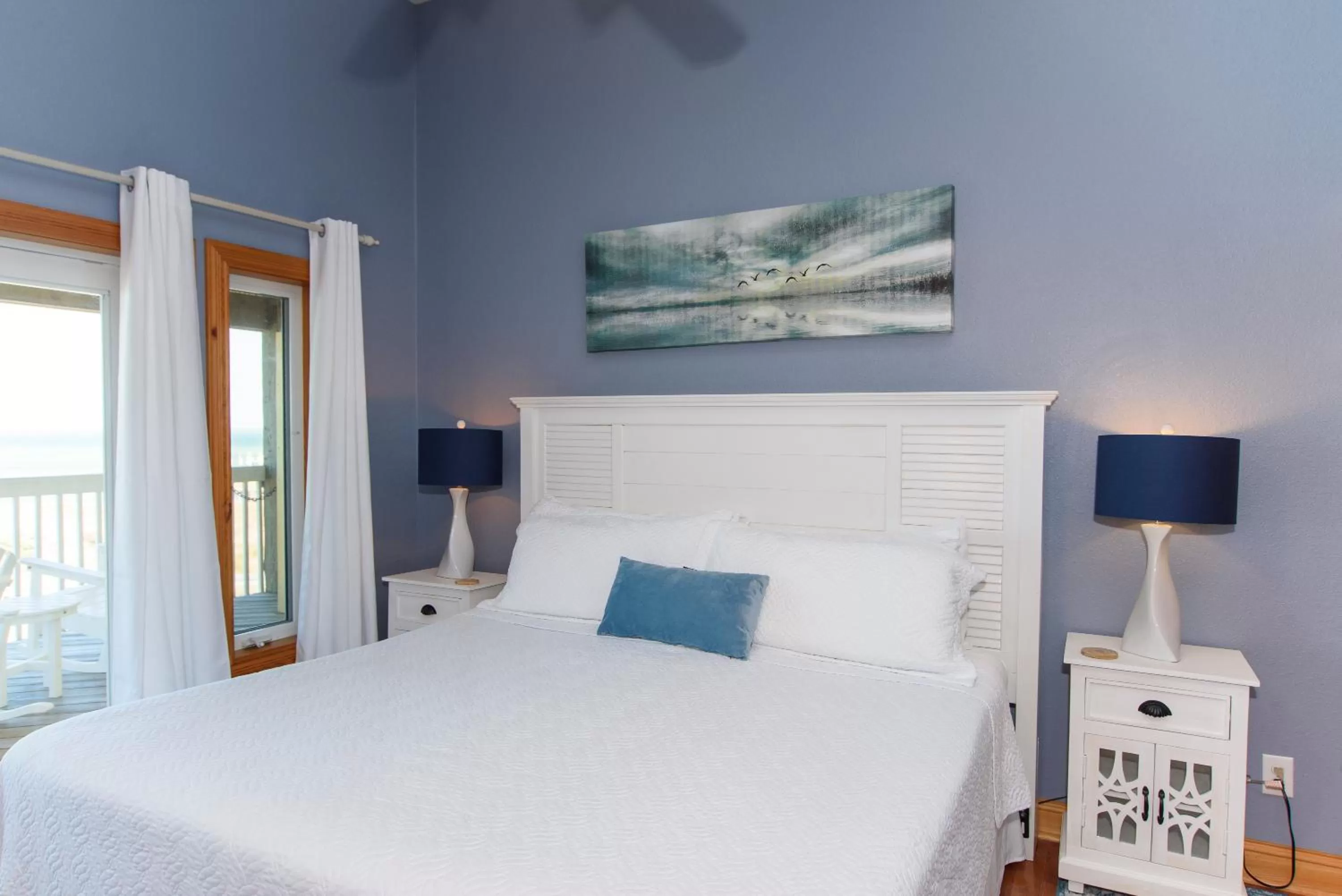 Bed in The Inn on Pamlico Sound