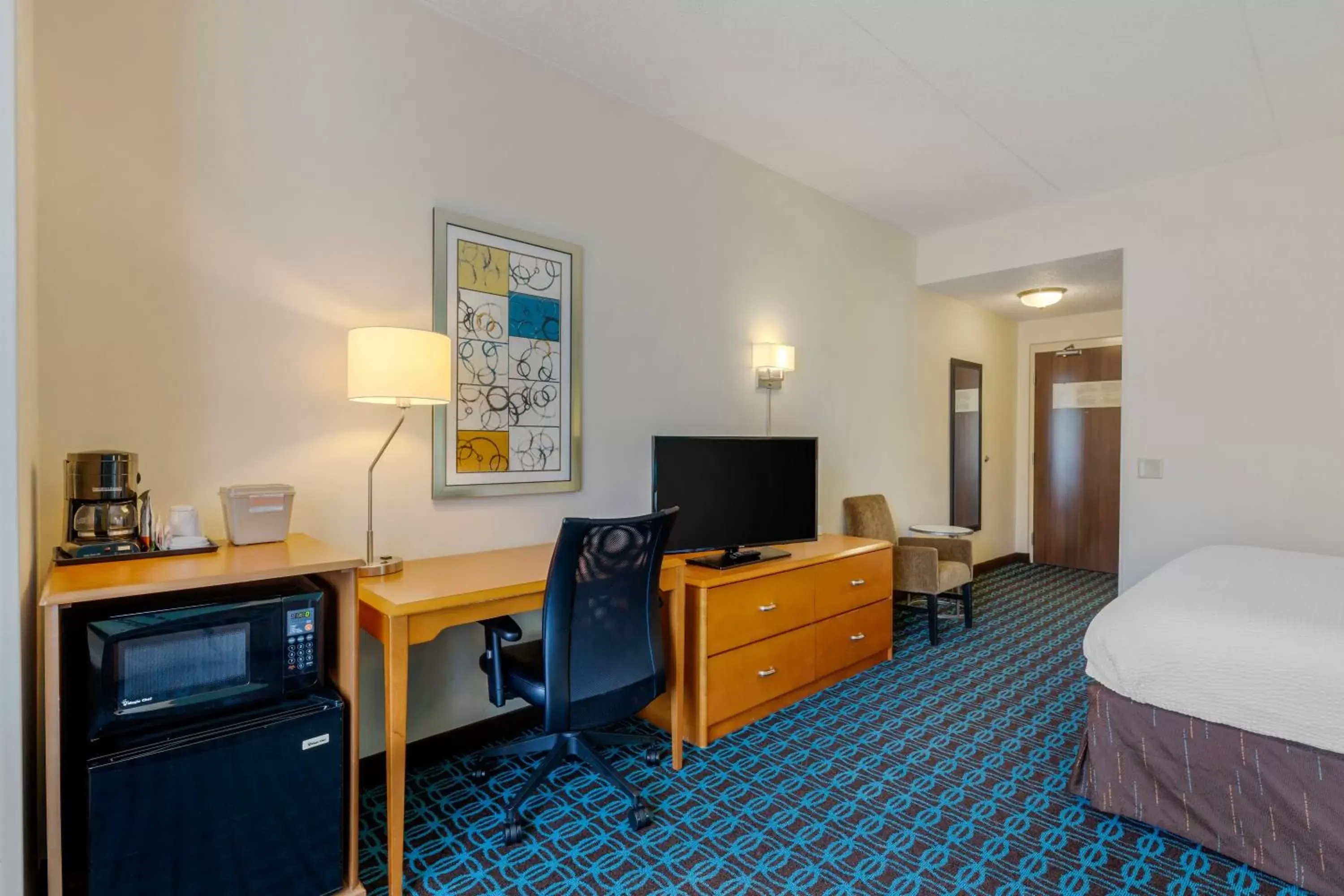 TV and multimedia, TV/Entertainment Center in Quality Inn & Suites Sandusky