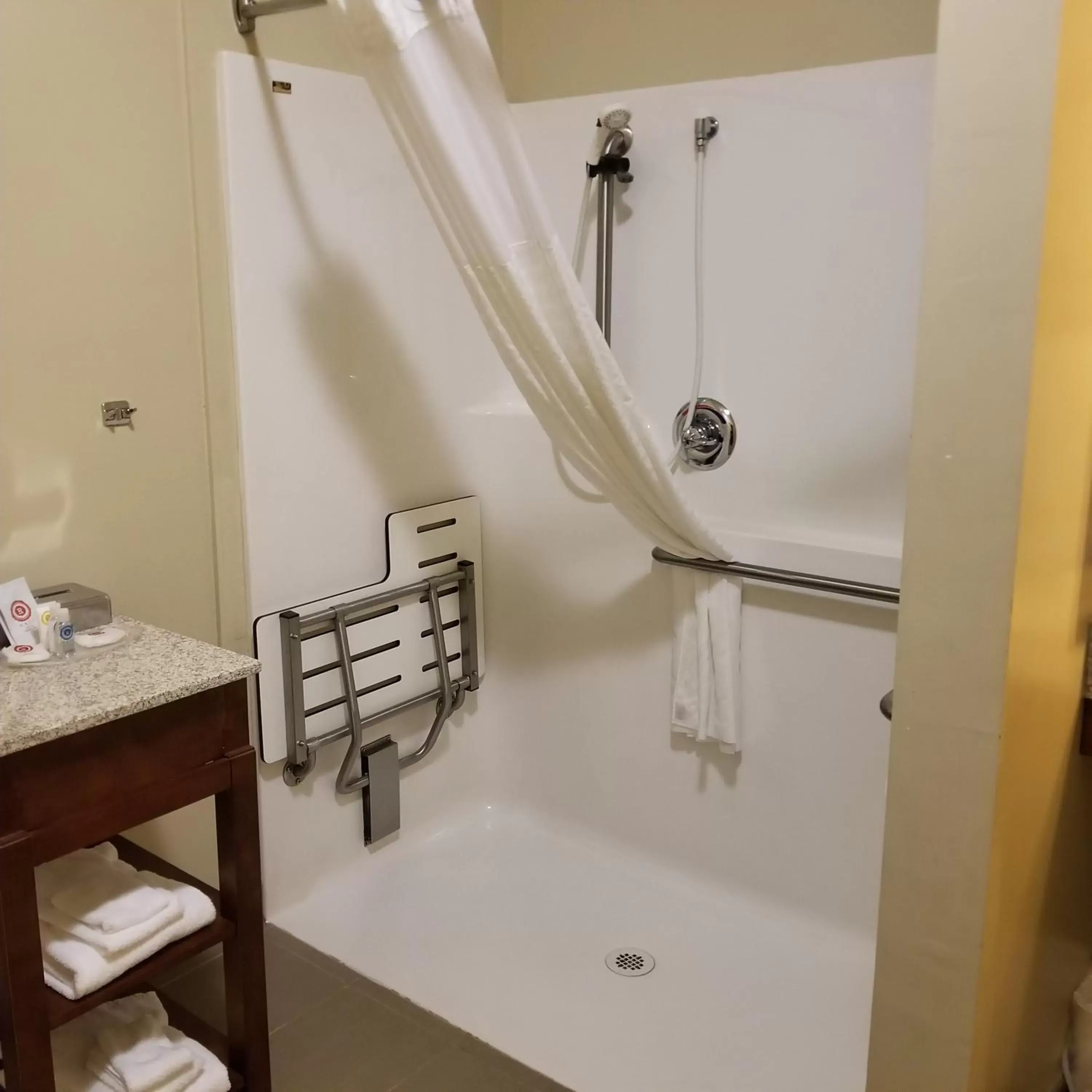 Shower, Bathroom in Comfort Suites Redding - Shasta Lake