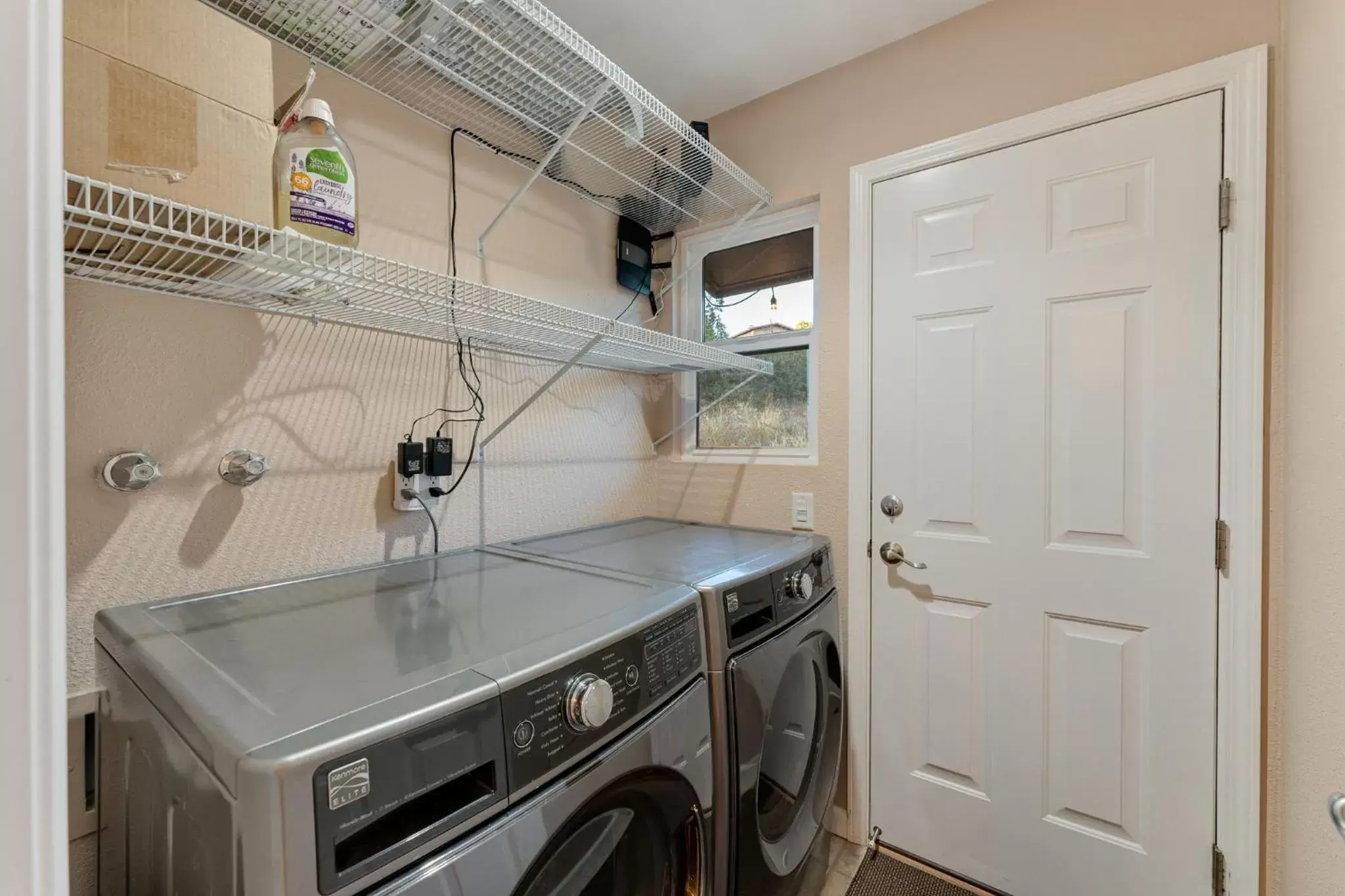 Kitchen/Kitchenette in Lantern Light Inn - Romantic Getaway