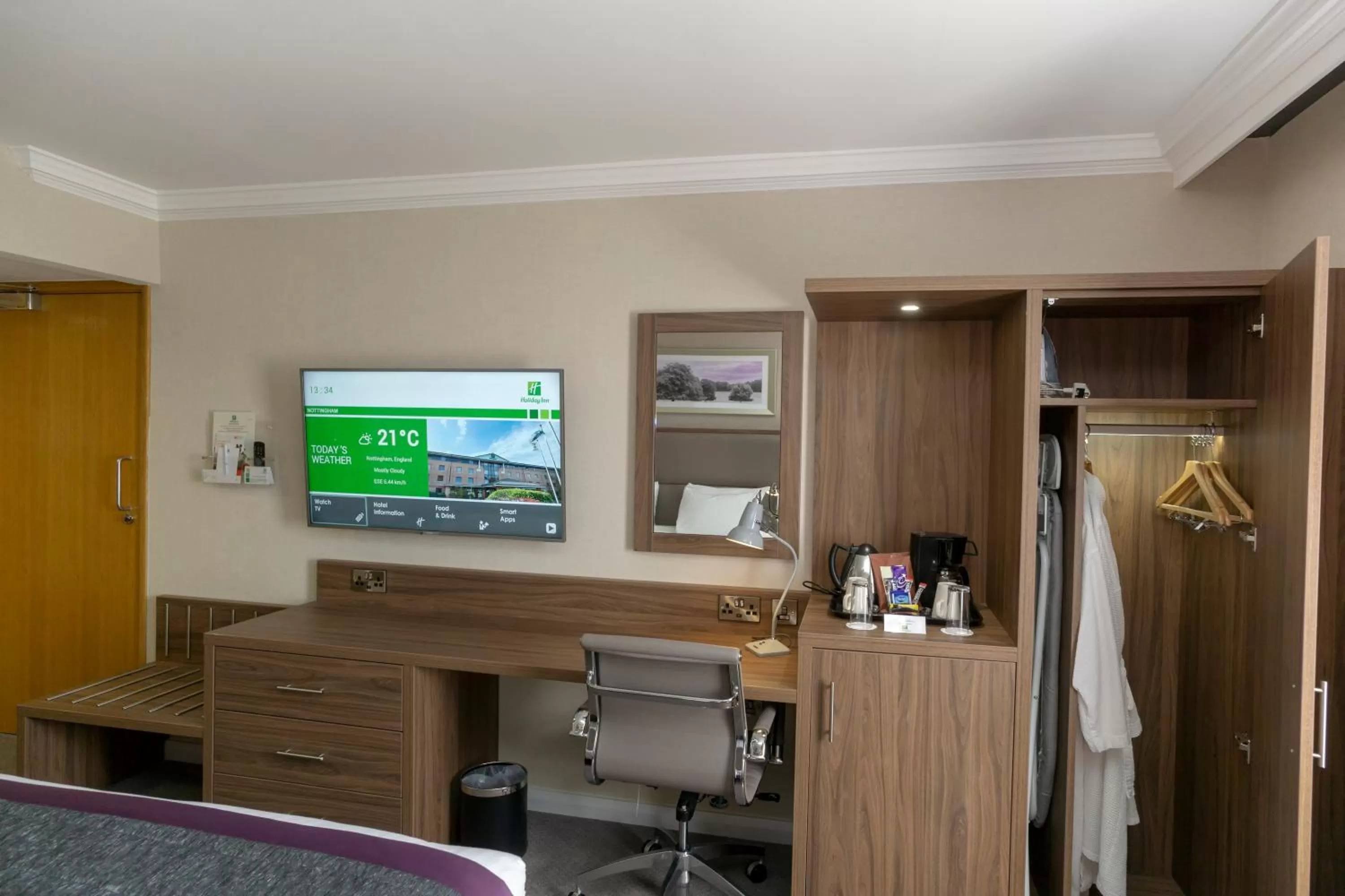 TV and multimedia in Holiday Inn Nottingham by IHG
