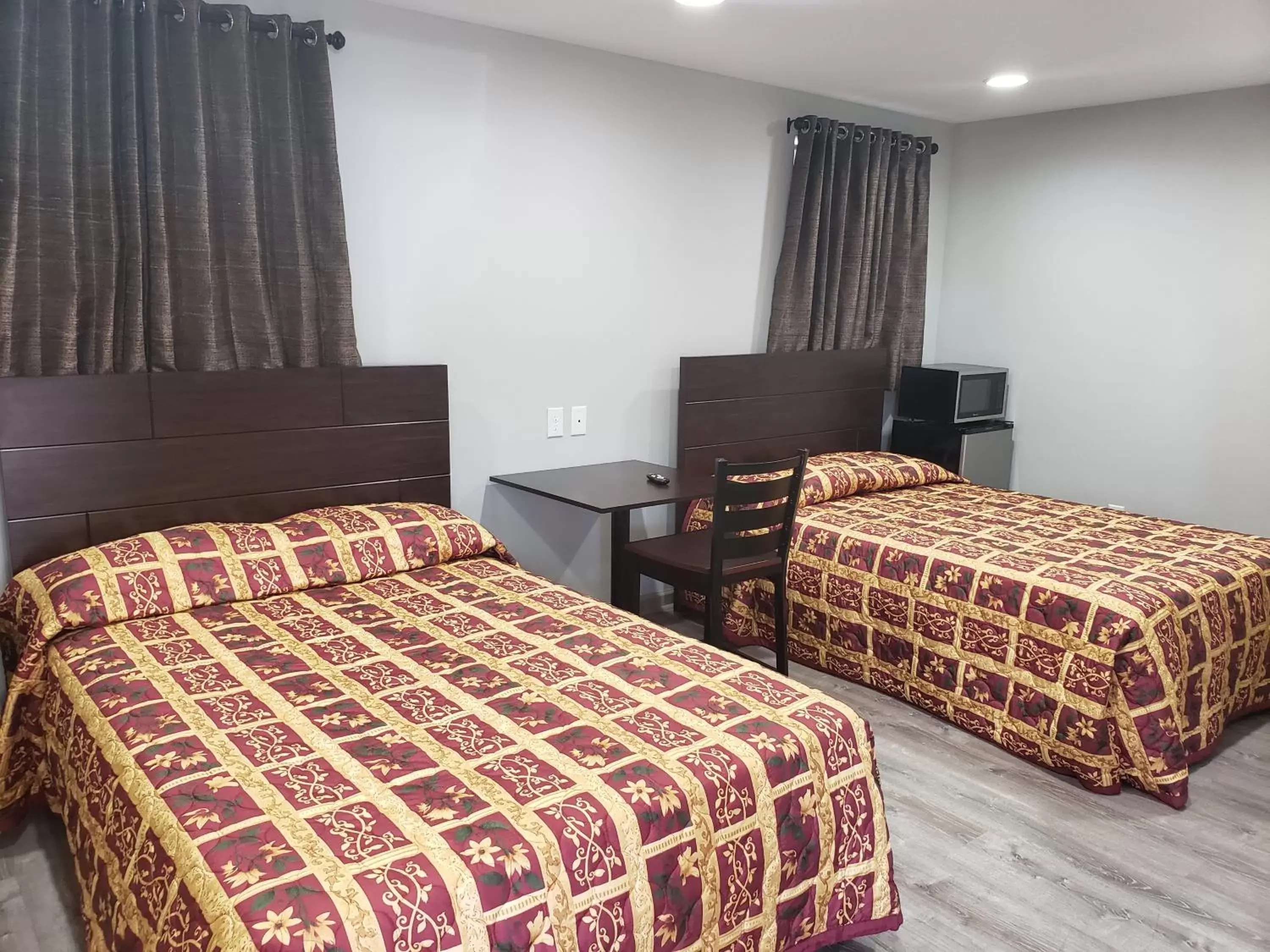 Double Room with Two Double Beds - Non-Smoking in Budget Inn & Suites Baton Rouge Double Room with Two Double Beds - Non-Smoking in Budget Inn & Suites Baton Rouge