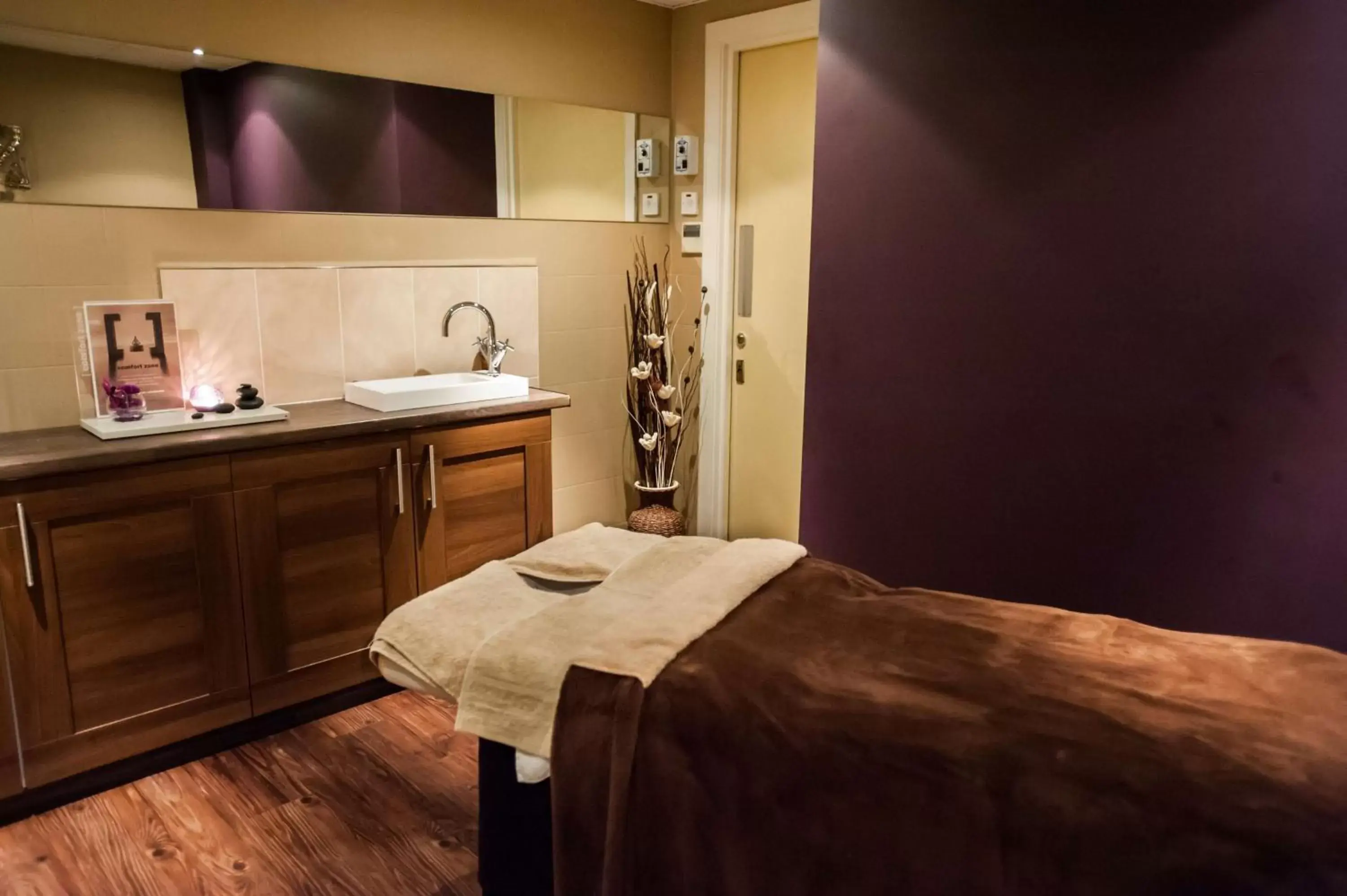 Spa and wellness centre/facilities, Bathroom in DoubleTree by Hilton Sheffield Park