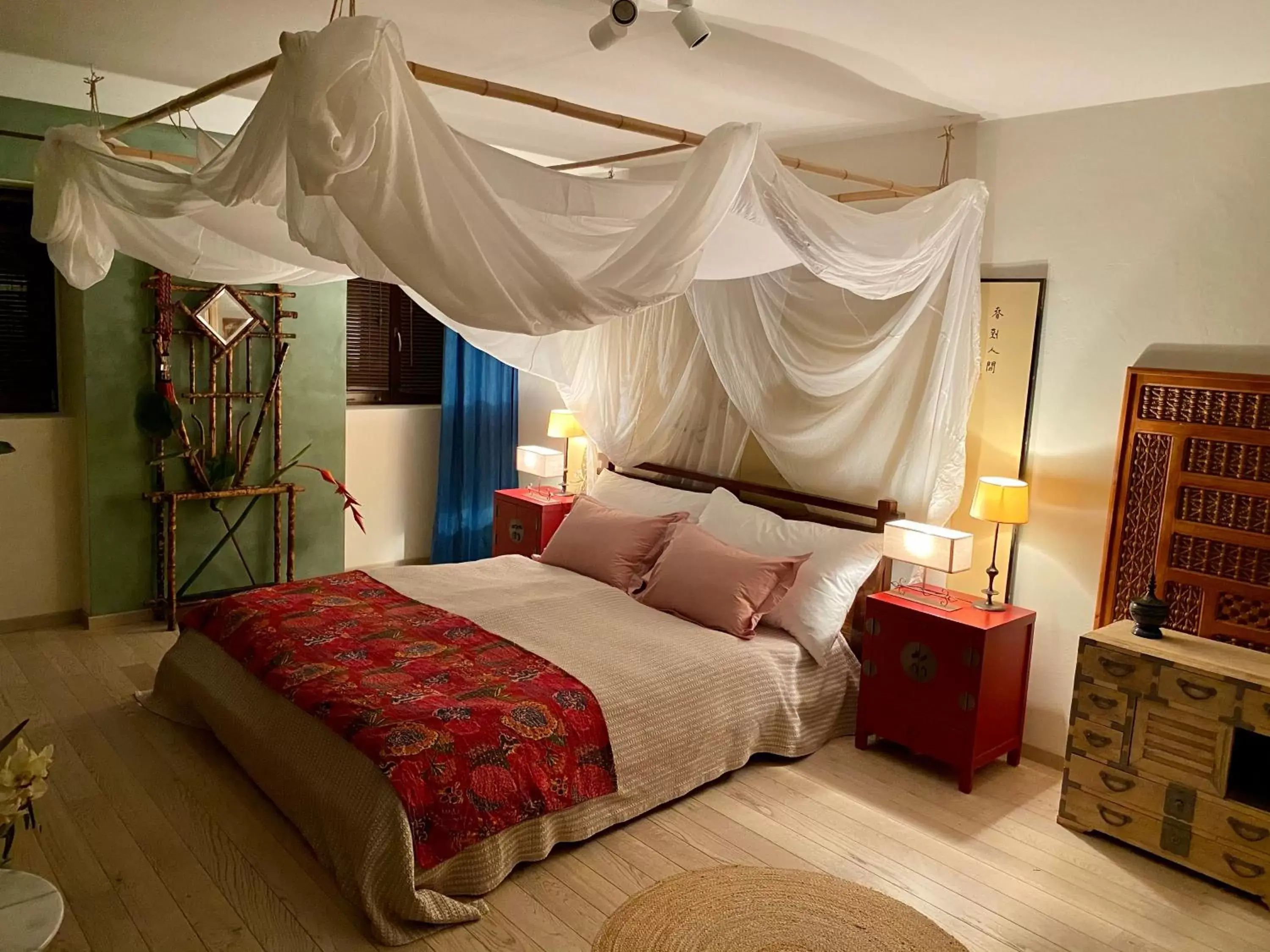 Photo of the whole room, Bed in Les 3 Coeurs - Chambres chez charmants habitants