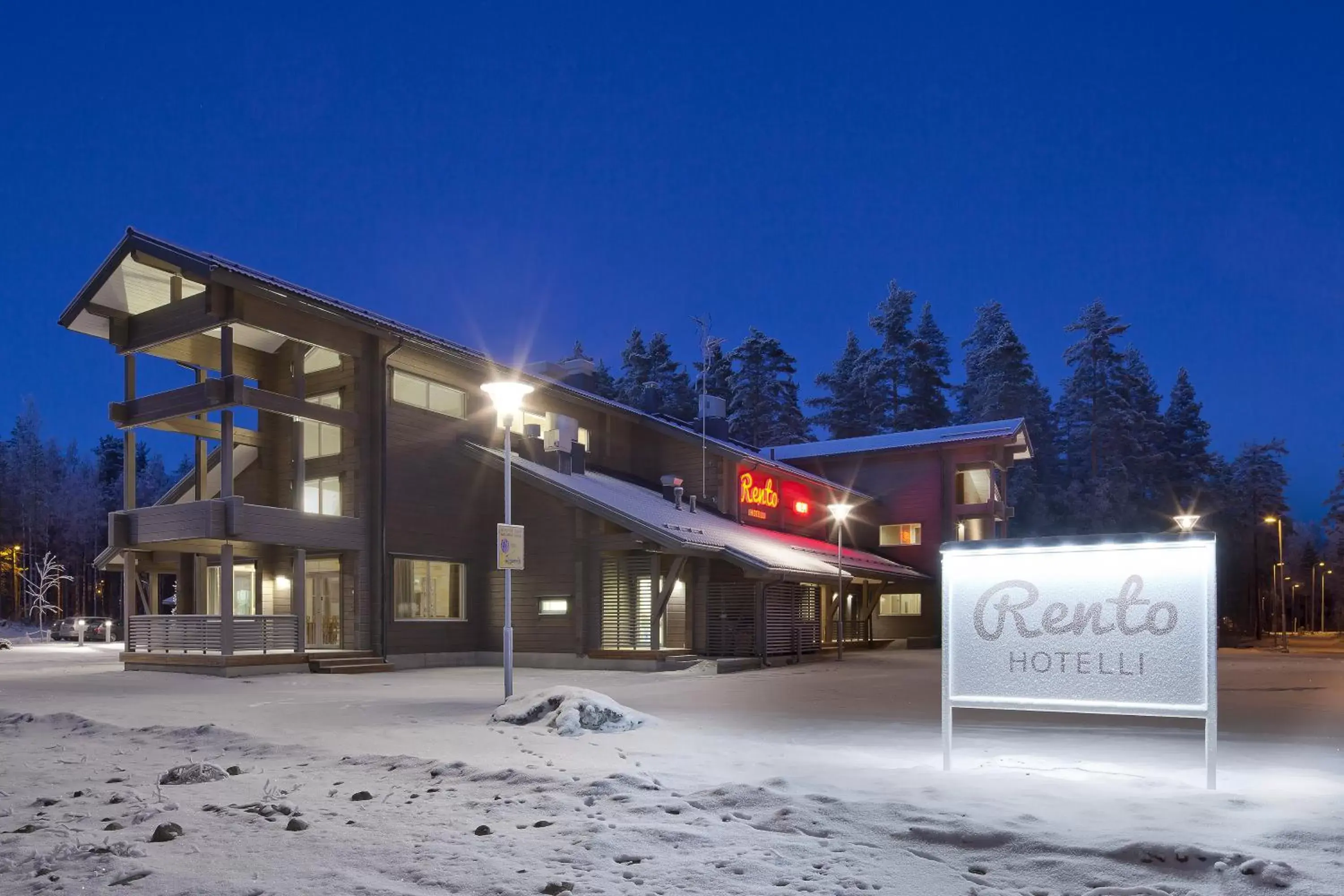 Facade/entrance, Winter in Rento Hotelli