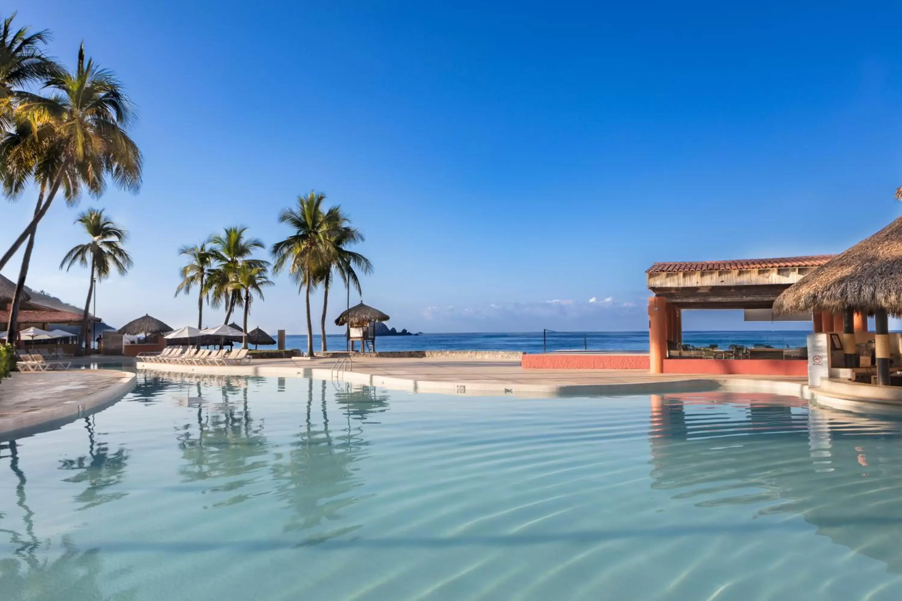 Swimming Pool in Holiday Inn Resort Ixtapa All-Inclusive, an IHG Hotel