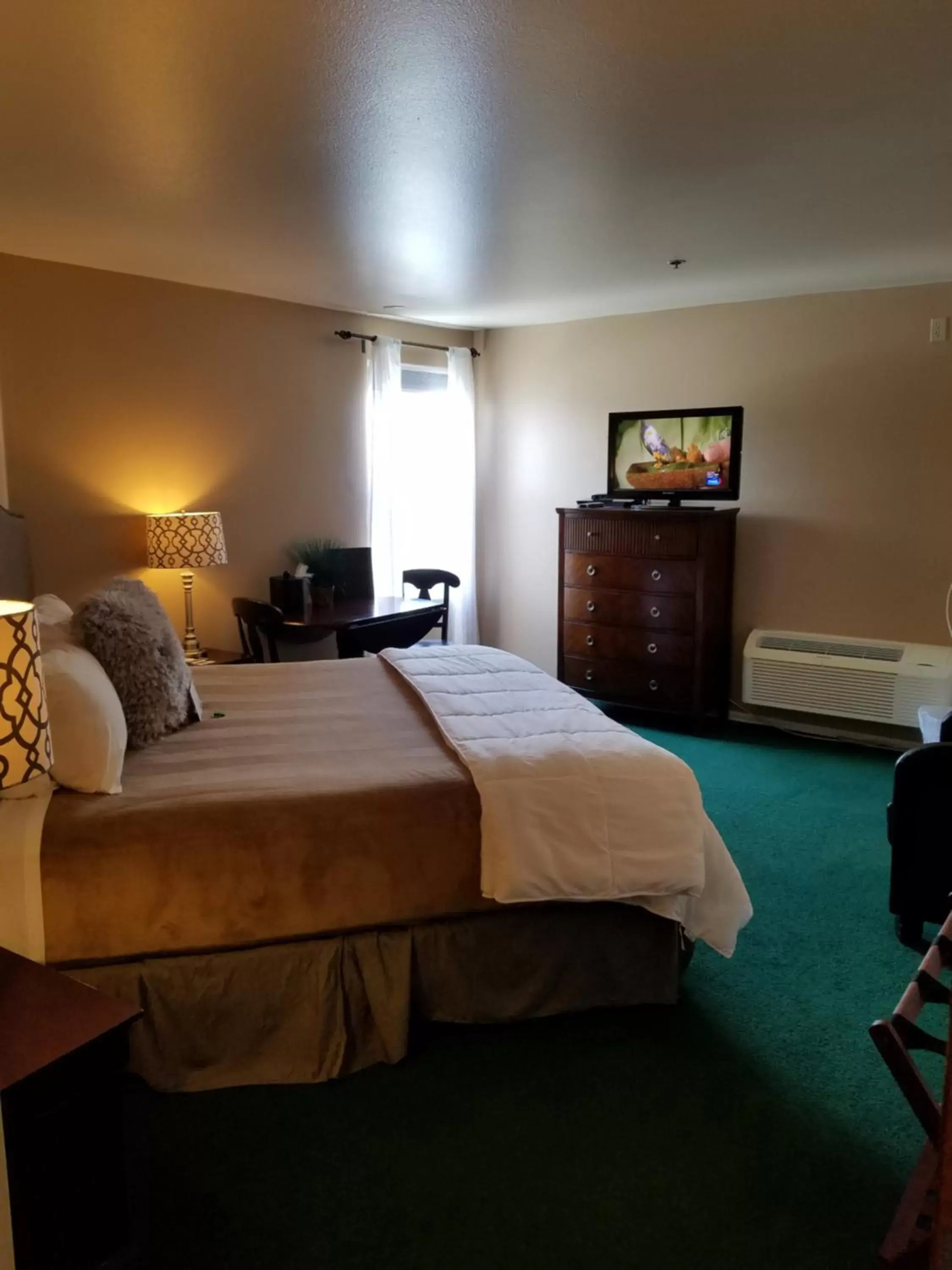 Bedroom, Bed in The Seaside Oceanfront Inn