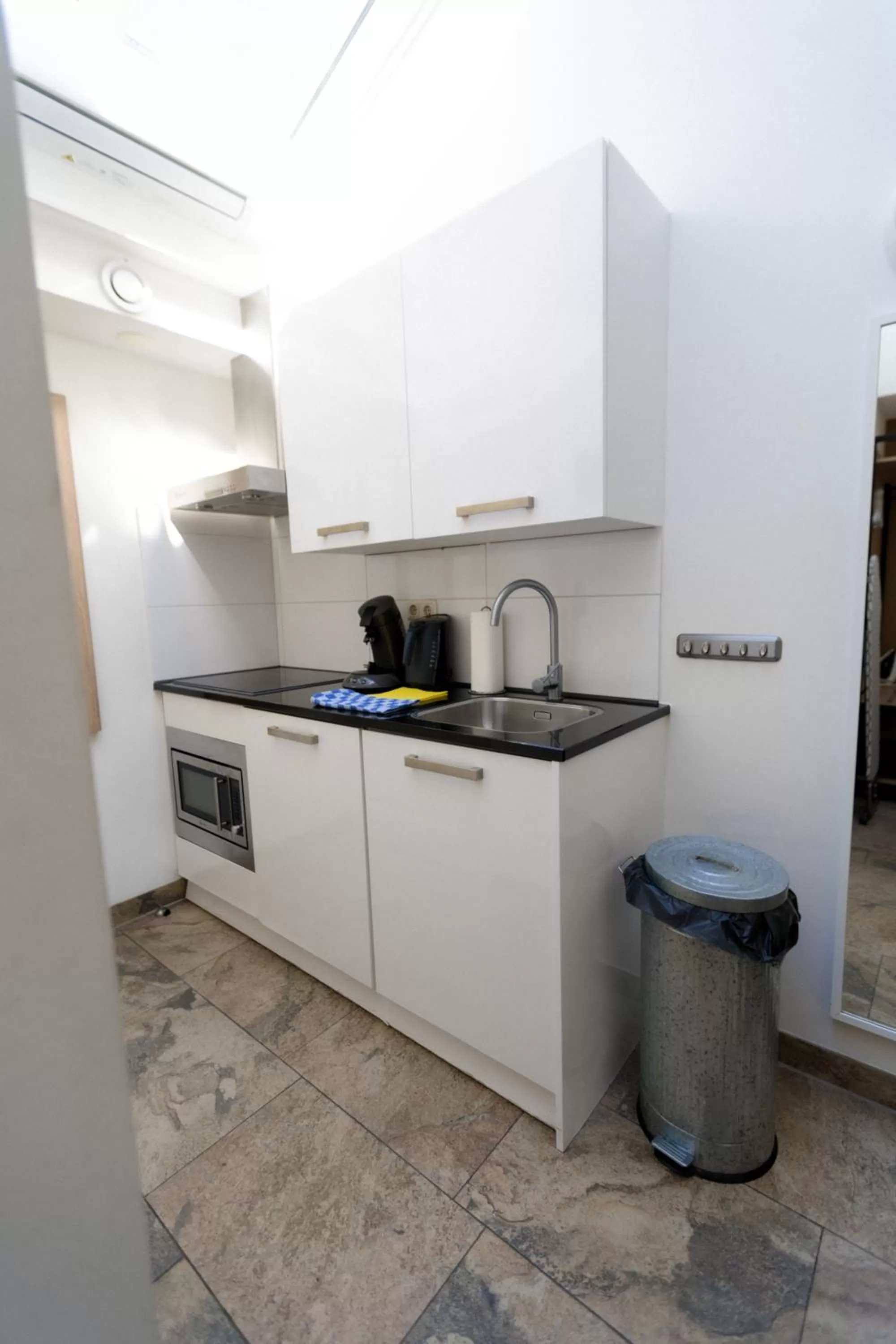 Kitchen or kitchenette in Plantage Garden Apartments