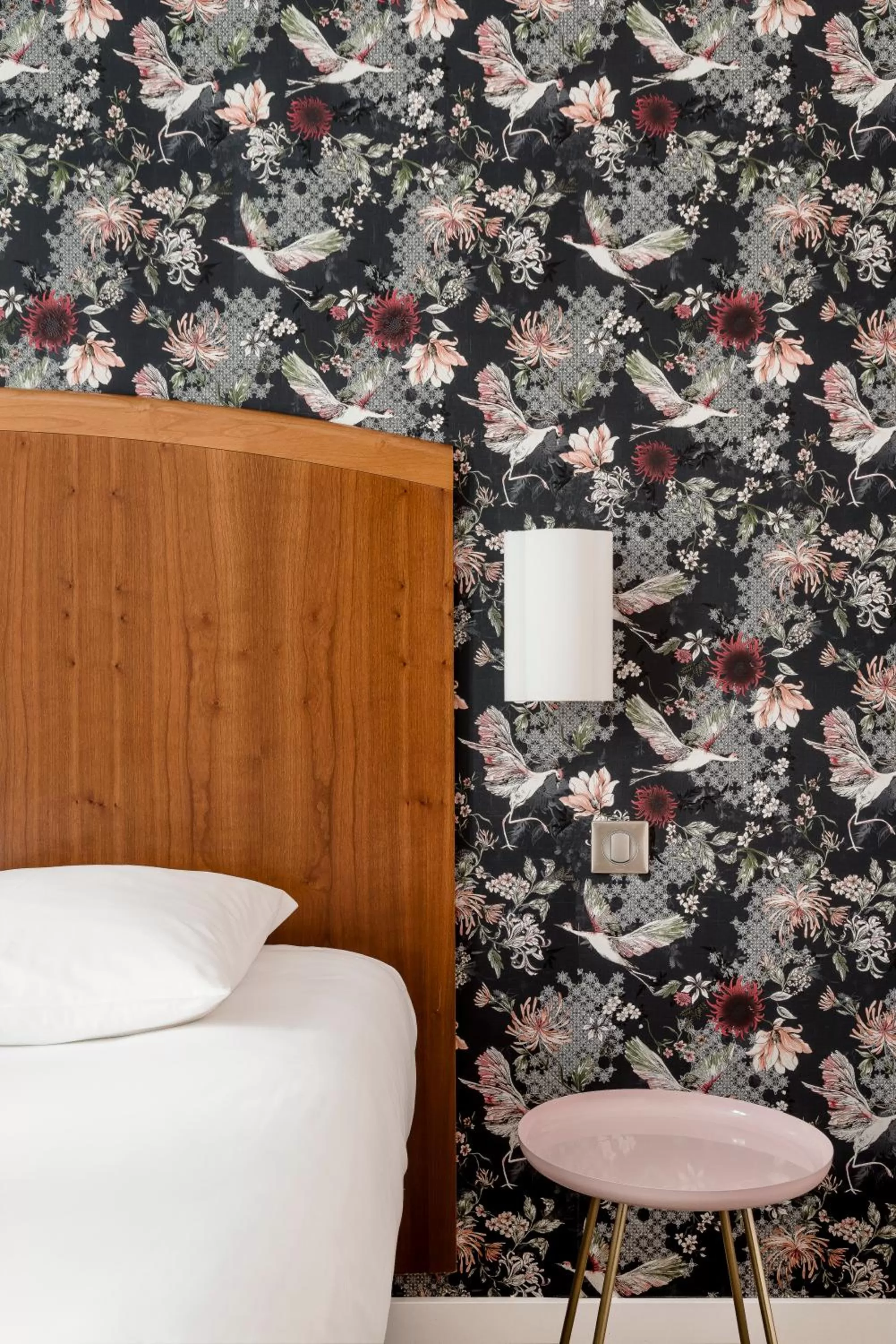 Bed in Grand Hôtel Dauphiné Toulon, Boutique Hôtel & Suites