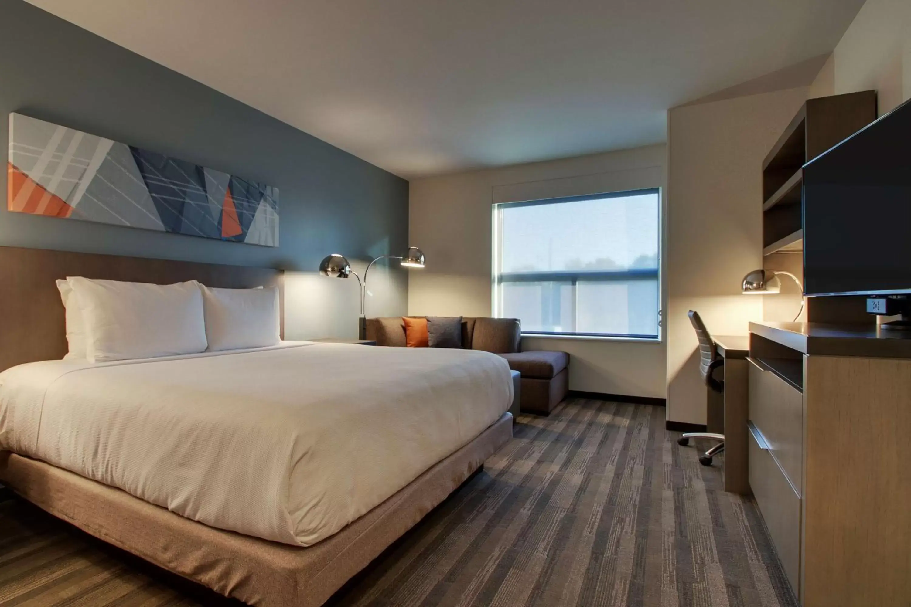 Photo of the whole room, Bed in Hyatt House Oak Brook