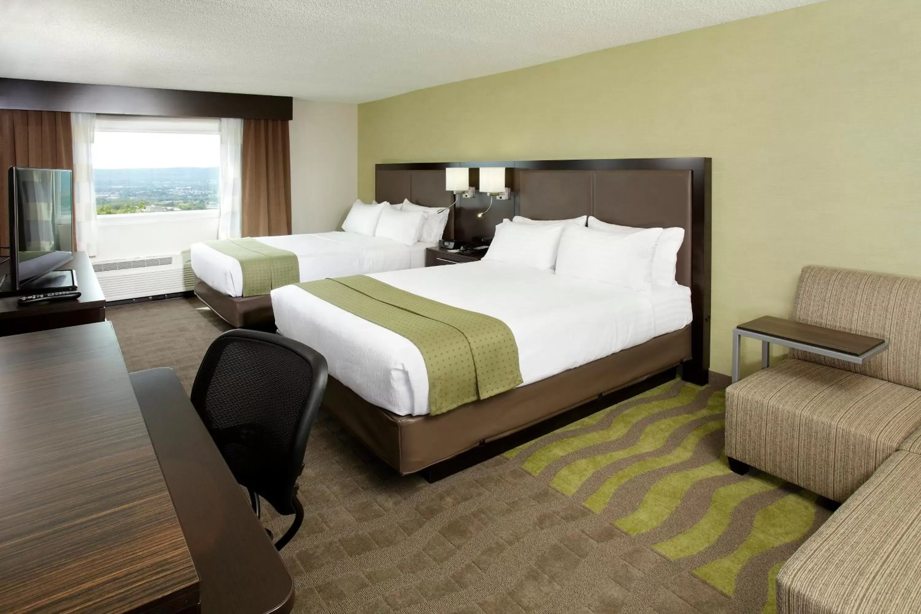 Photo of the whole room, Bed in Holiday Inn Wilkes Barre - East Mountain, an IHG Hotel