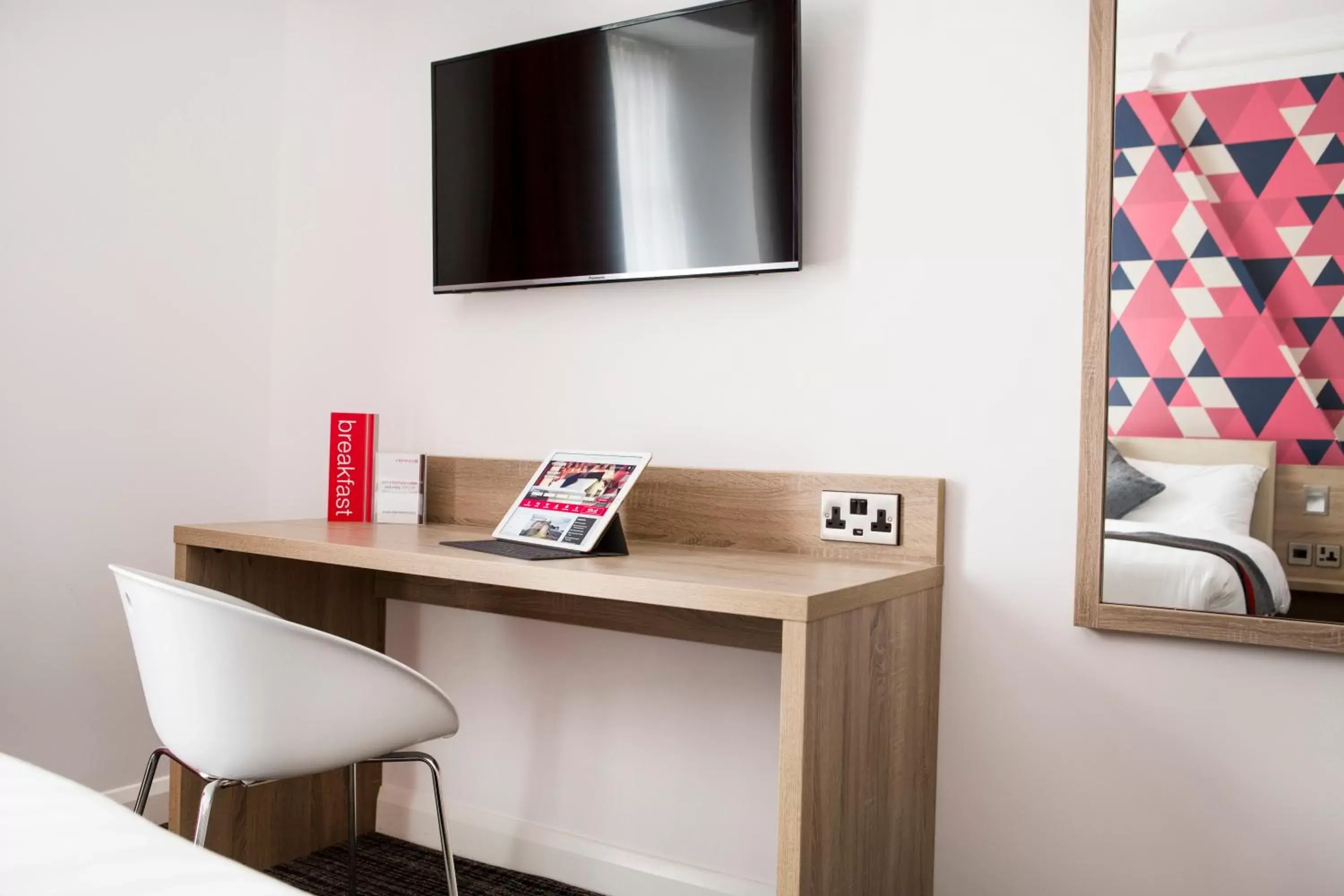 Superior Double Room in Cityroomz Edinburgh Superior Double Room in Cityroomz Edinburgh