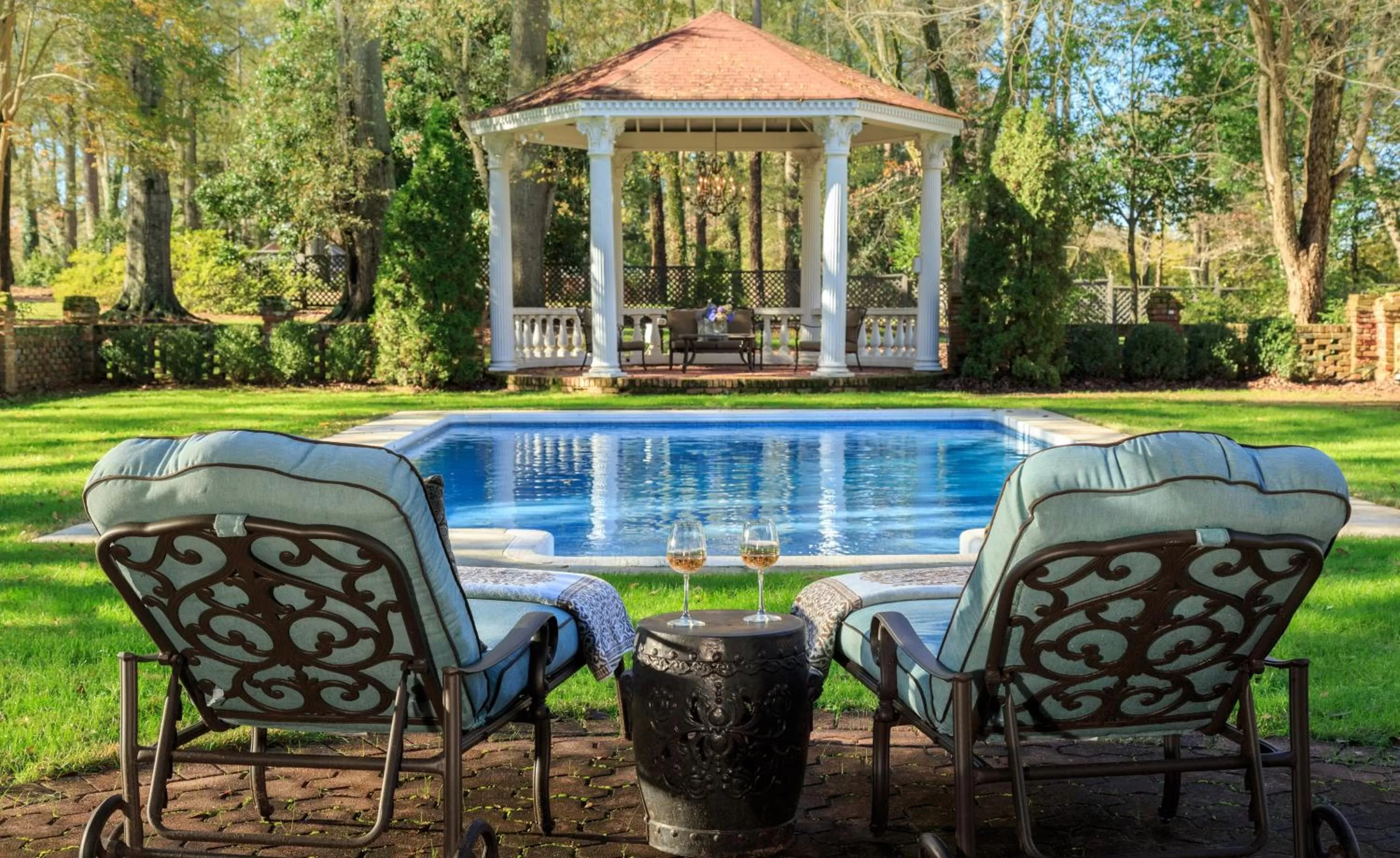Swimming Pool in The Twelve Oaks Bed & Breakfast