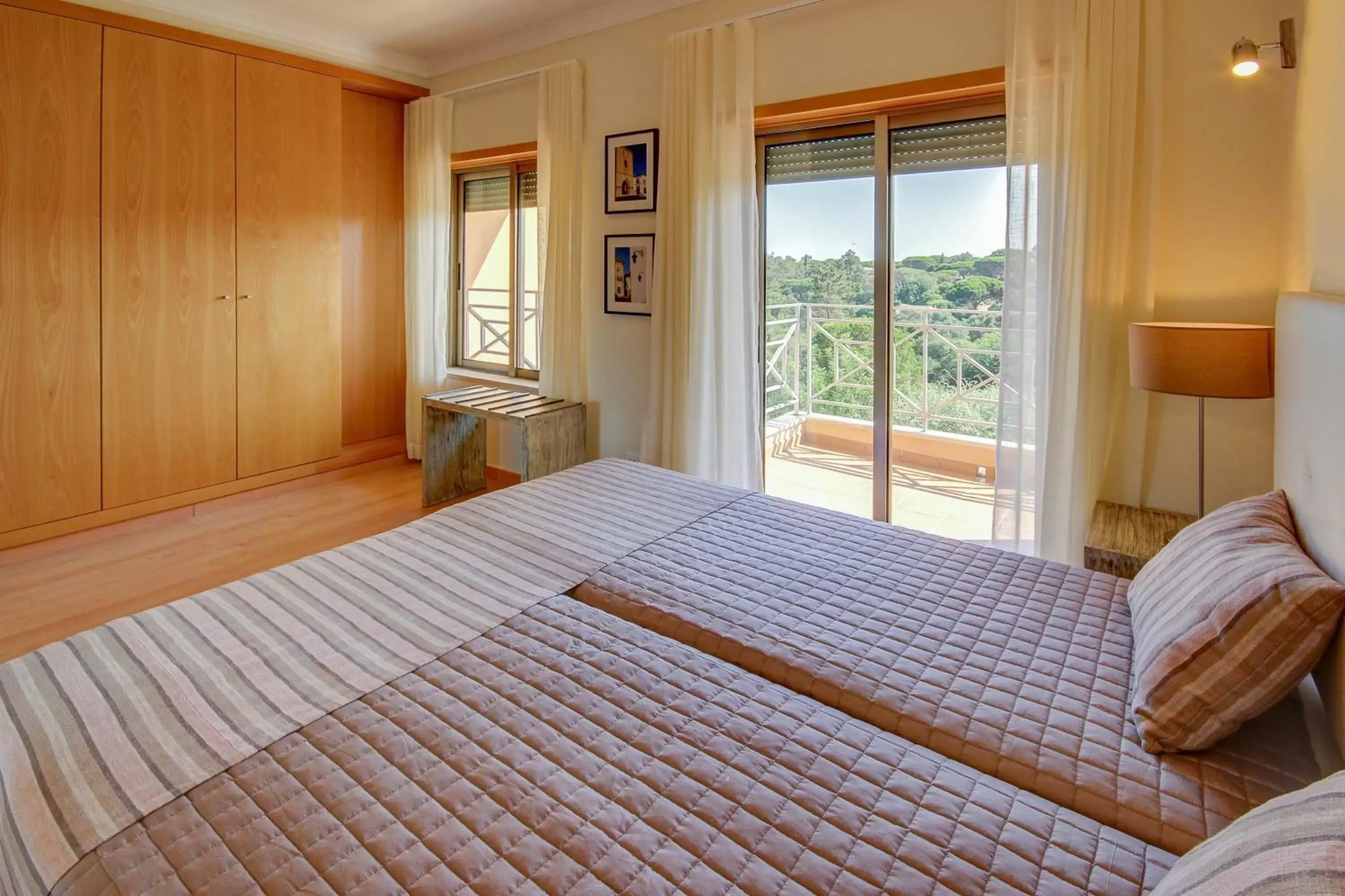 Bed in Pinheiros da Balaia Villas