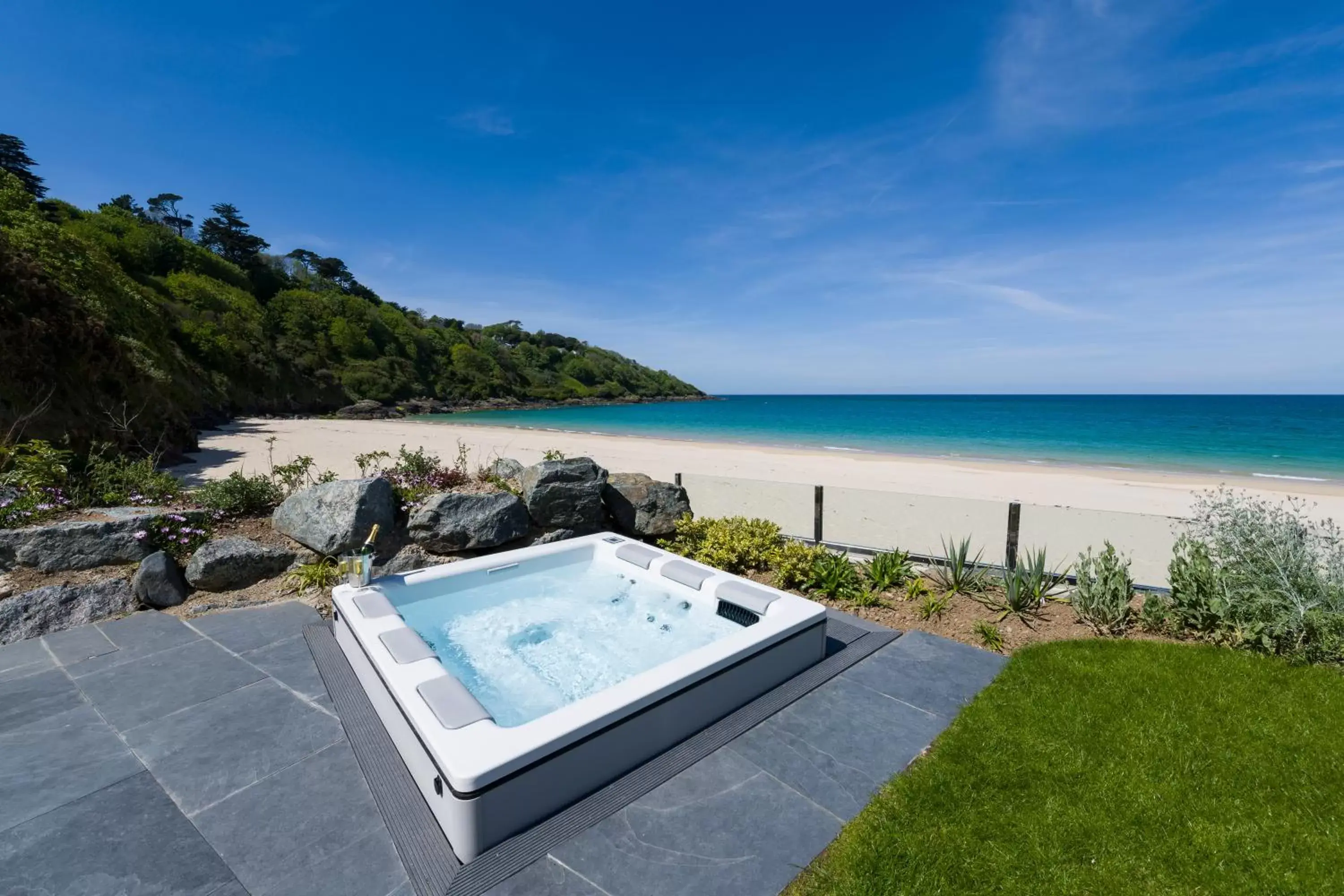 Hot Tub, Swimming Pool in Carbis Bay and Spa Hotel