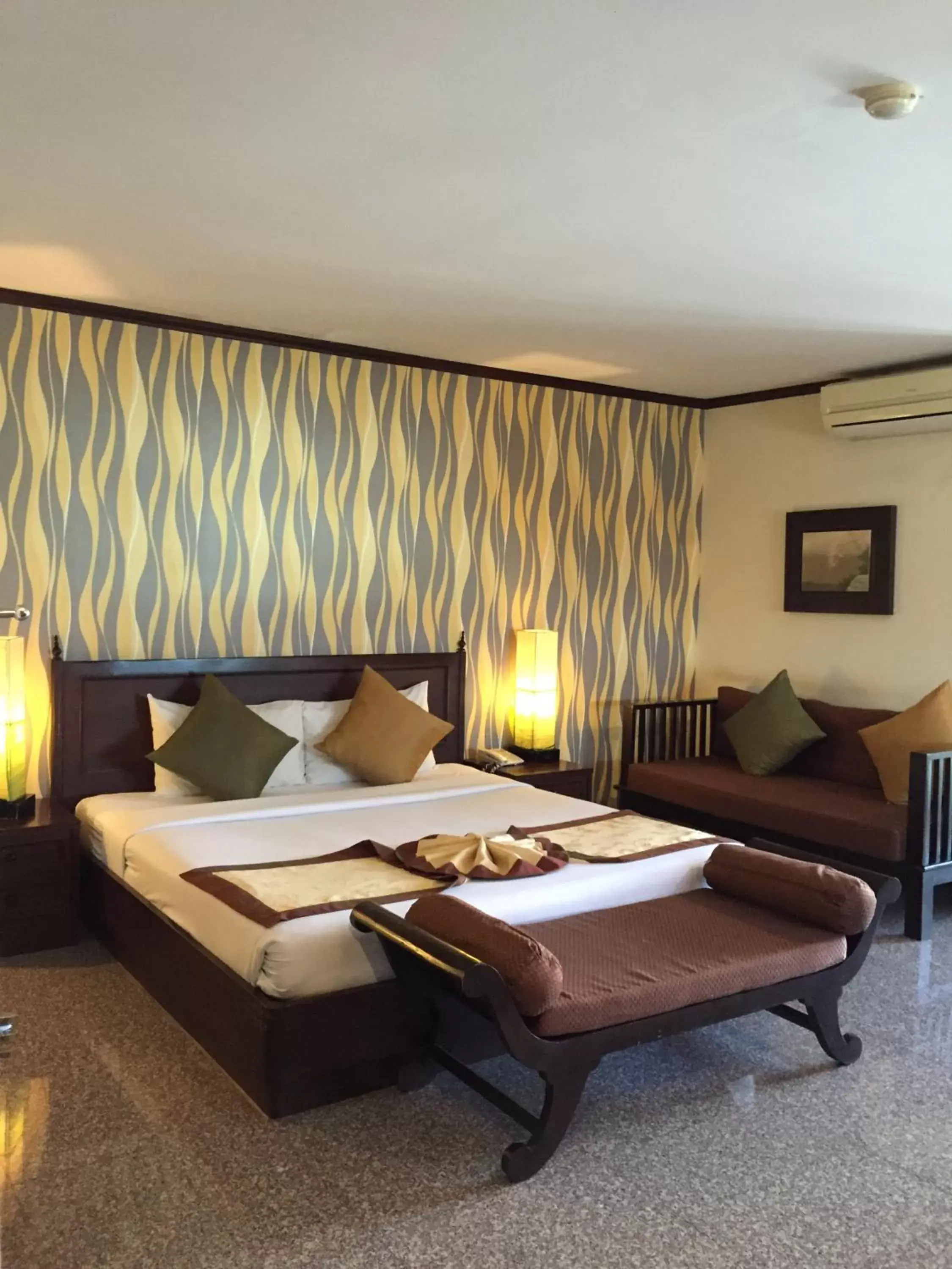 Bed, Room Photo in Royal Peninsula Hotel Chiangmai