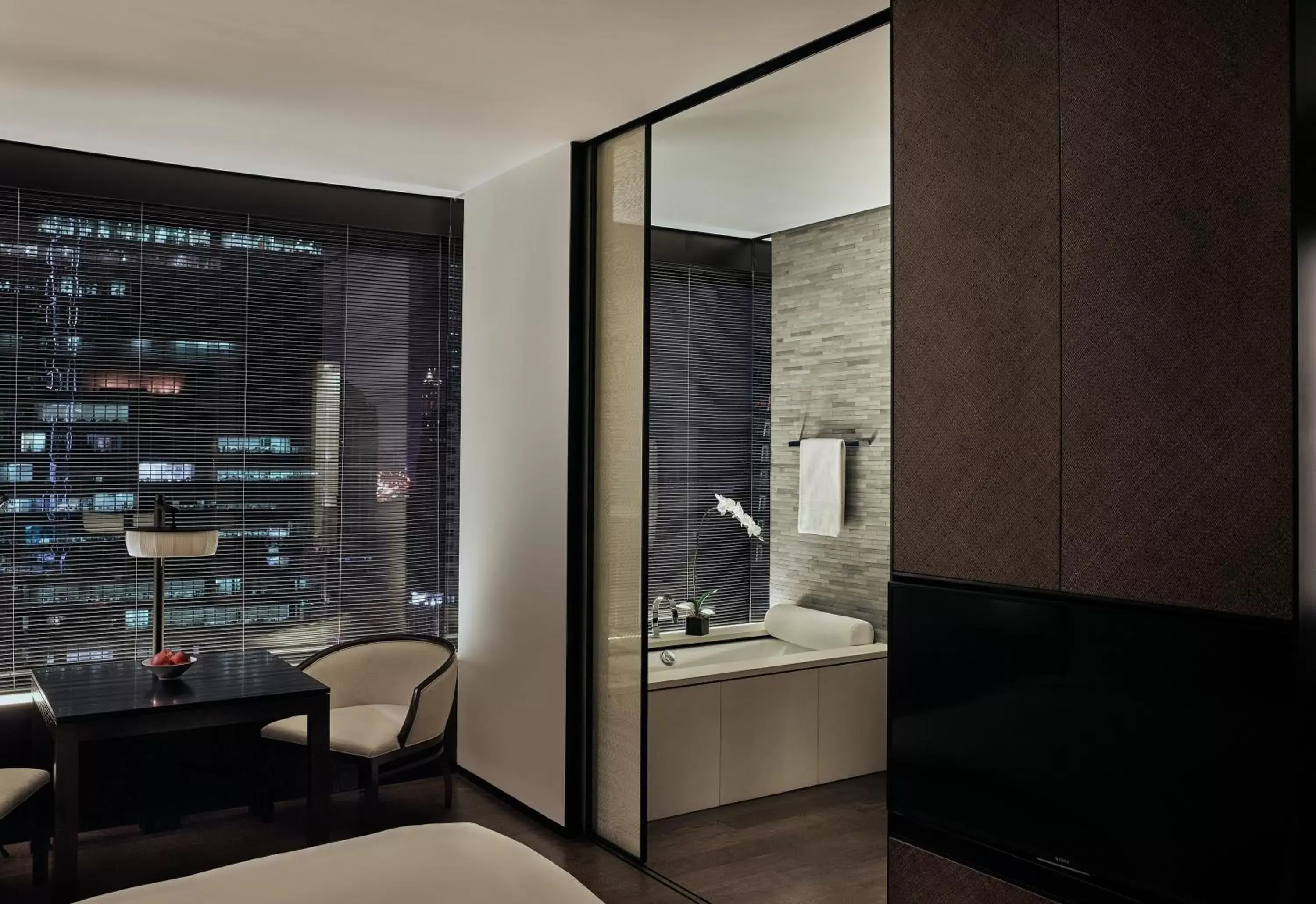 Deluxe King Room-Non Smoking in The PuLi Shanghai Deluxe King Room-Non Smoking in The PuLi Shanghai